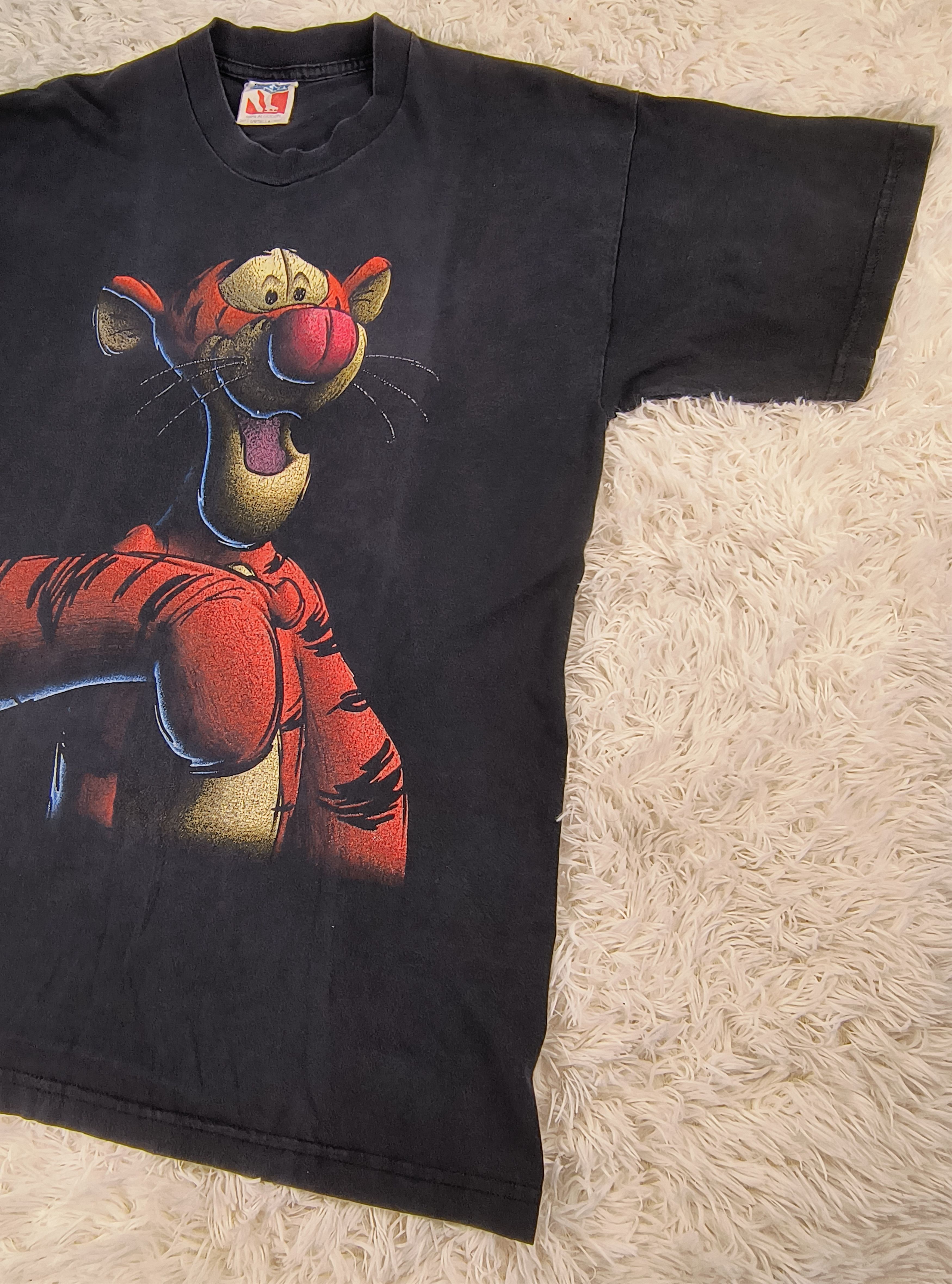 Disney Vintage Tigger shadow blackout tee Size US M / EU 48-50 / 2 - 3 Thumbnail