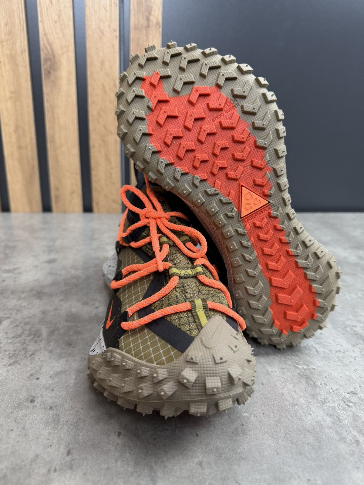 Nike ACG Nike ACG Mountain Fly Low Gore-Tex Olive Size 36 Size US 6 / IT 36 - 7 Thumbnail