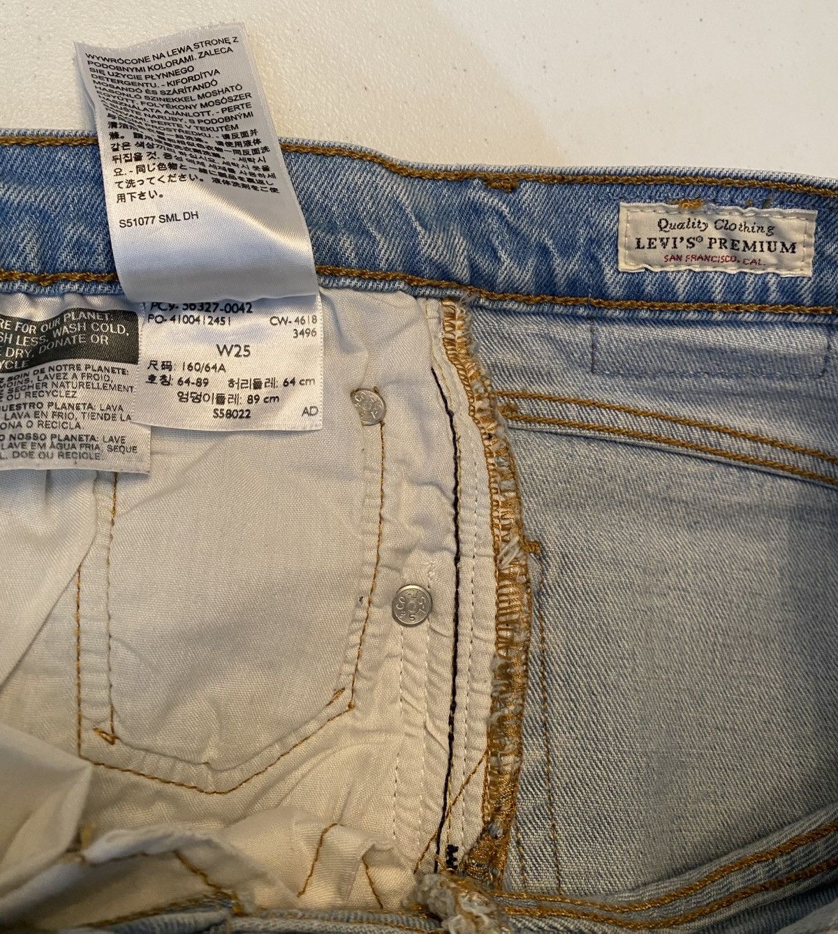 Levi's Levi's Spellout Logo Side Ribbon 501 High Rise Cut Offs 25 Size 25" / US 0 / IT 36 - 4 Thumbnail