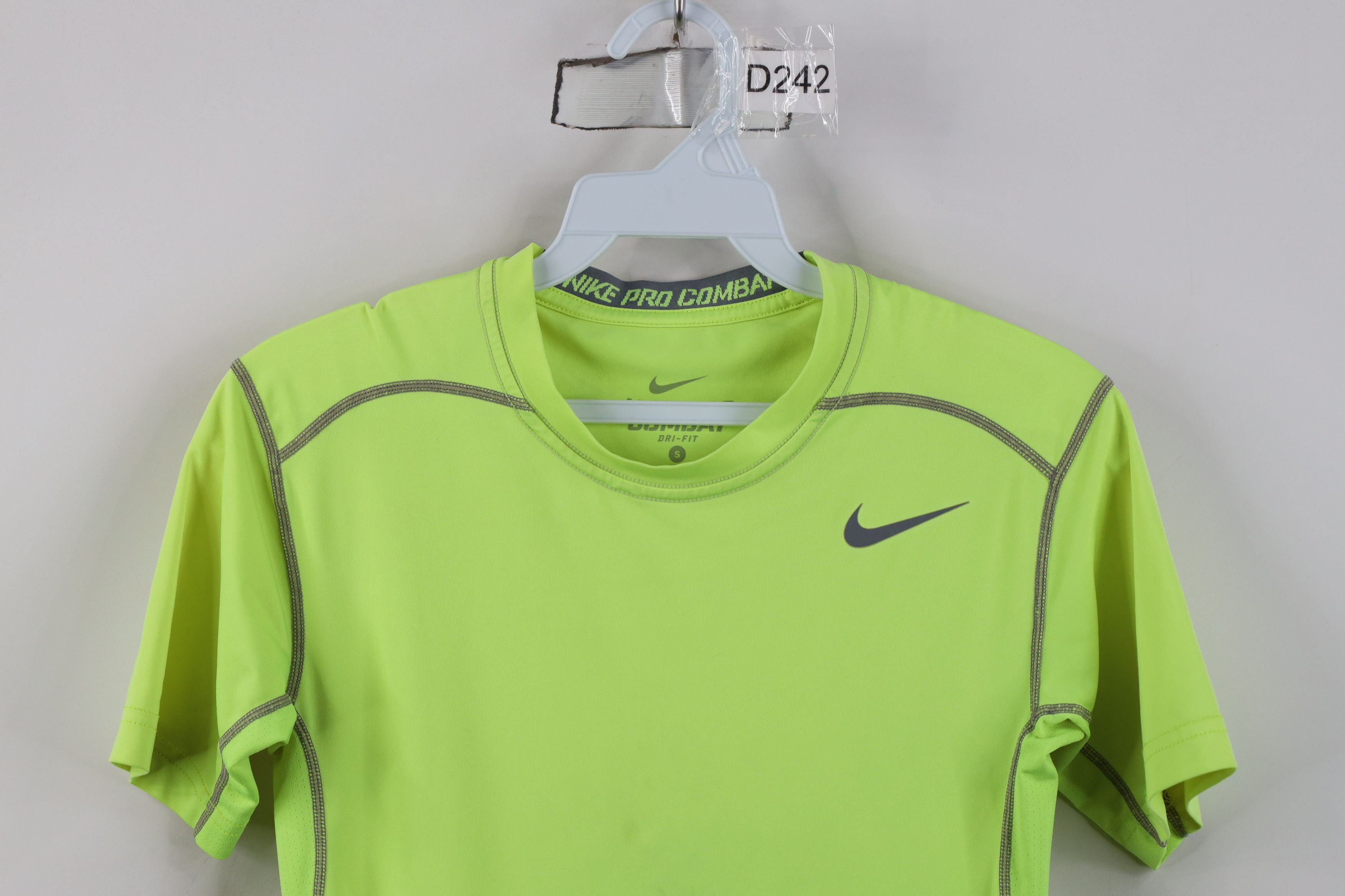 Nike Nike Pro Combat Training Short Sleeve T-Shirt Volt Yellow Size US S / EU 44-46 / 1 - 2 Thumbnail
