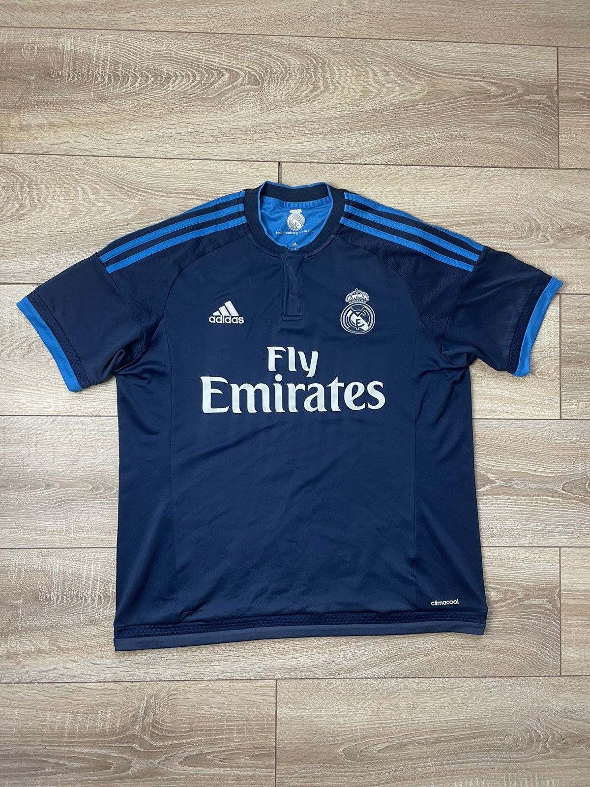 Adidas REAL MADRID 2016 2017 THIRD FOOTBALL SHIRT SOCCER JERSEY Size US M / EU 48-50 / 2 - 1 Thumbnail