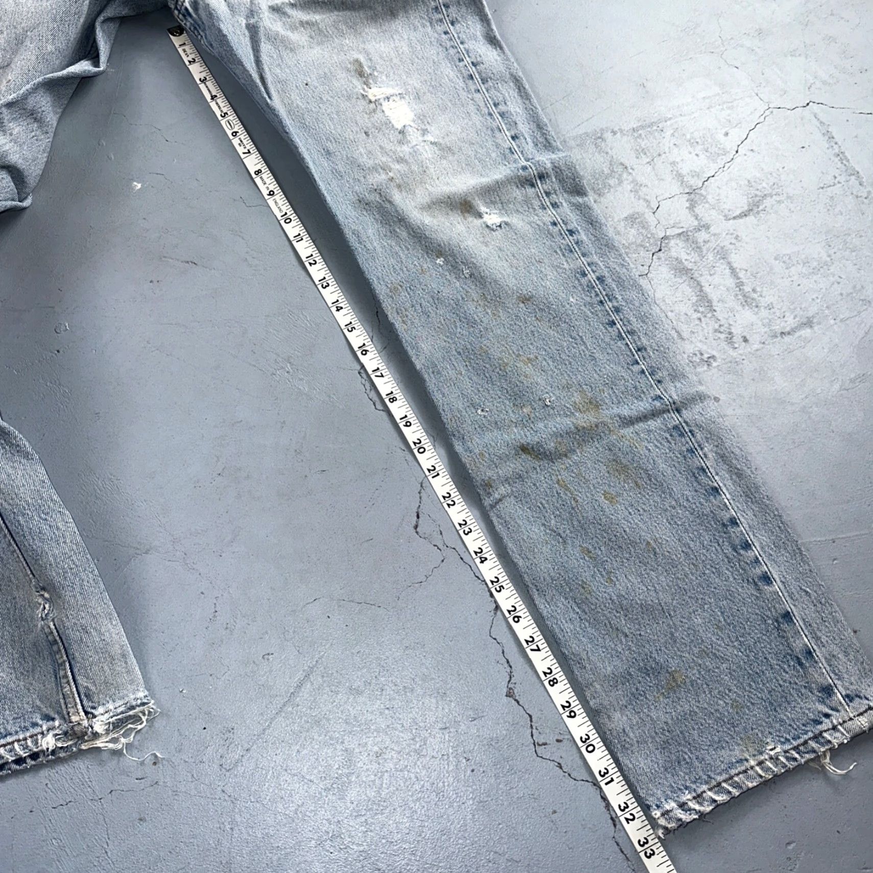 Levi's VINTAGE Levi's 501 Jeans Straight 90s USA Blue Light Wash 34x34 Mens Regular 34 Inseam 34 Jeans Size US 34 / EU 50 - 5 Thumbnail