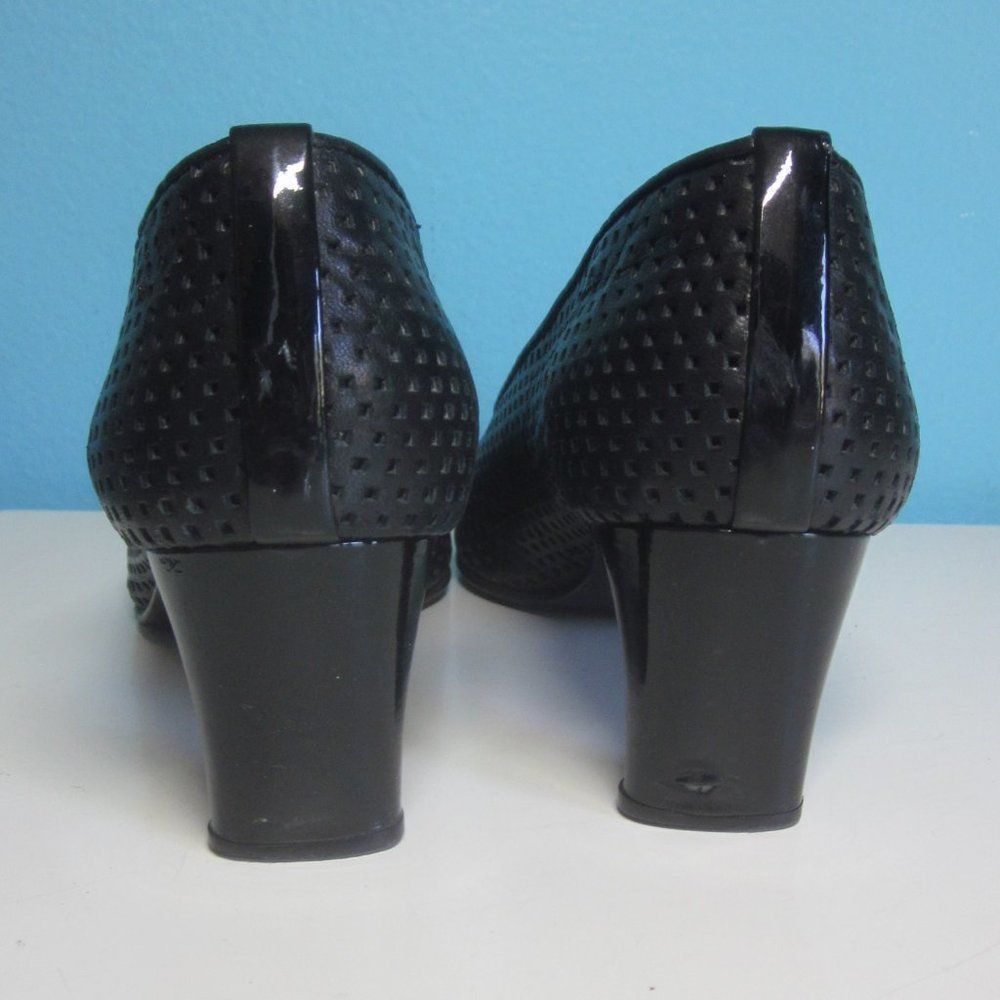 Stuart Weitzman Stuart Weitzman Ariela Perforated Leather Heels 39 Size 8.5 Size US 8.5 / IT 38.5 - 5 Thumbnail