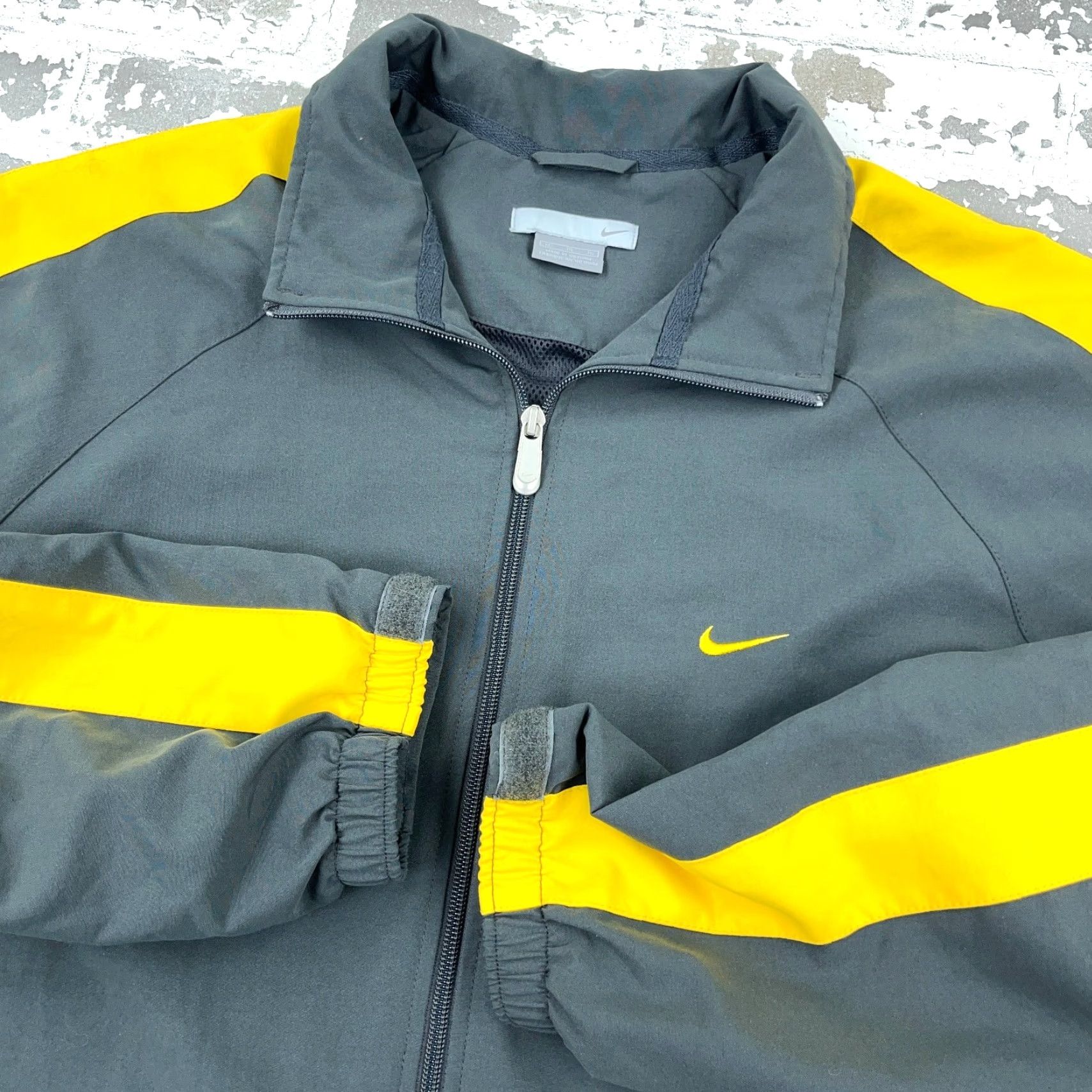 Nike VINTAGE Nike Jacket Men XL Gray Yellow Windbreaker Zip Full Zip All Seasons 80s 90s Retro Sports Nike Mens XL Gray Yellow Windbreaker Jacket Size US XL / EU 56 / 4 - 2 Thumbnail