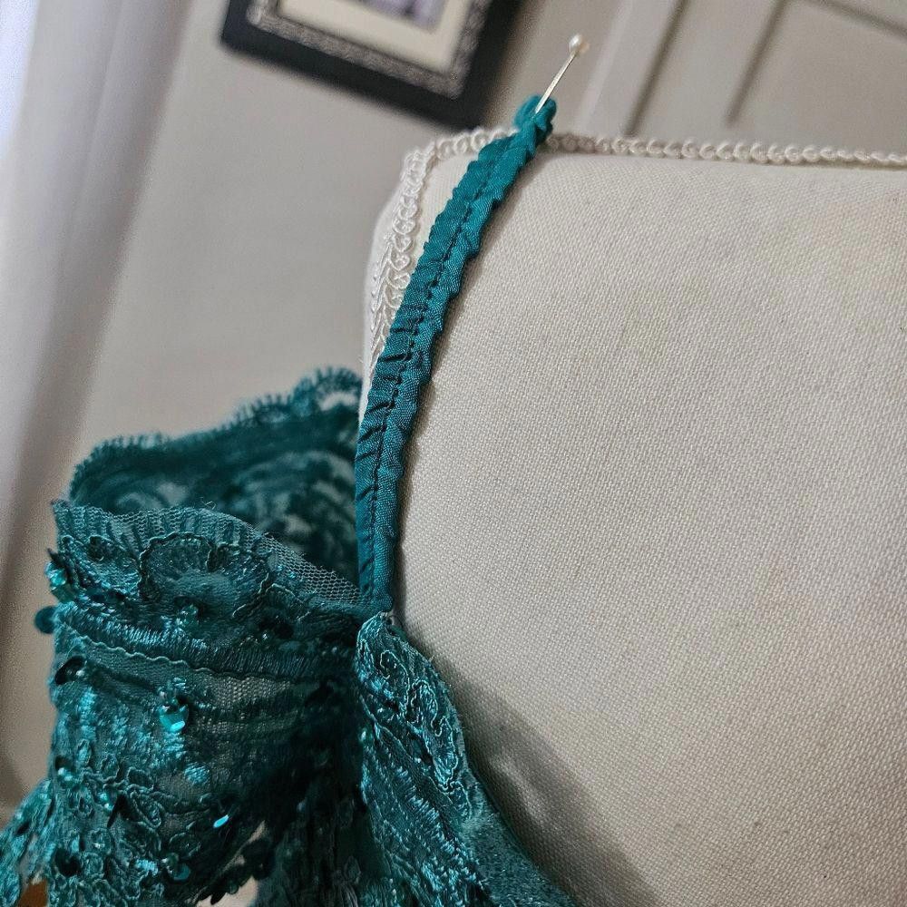 Designer Kikiprom Elegant Green Lace Off-Shoulder Dress Size L / US 10 / IT 46 - 7 Thumbnail