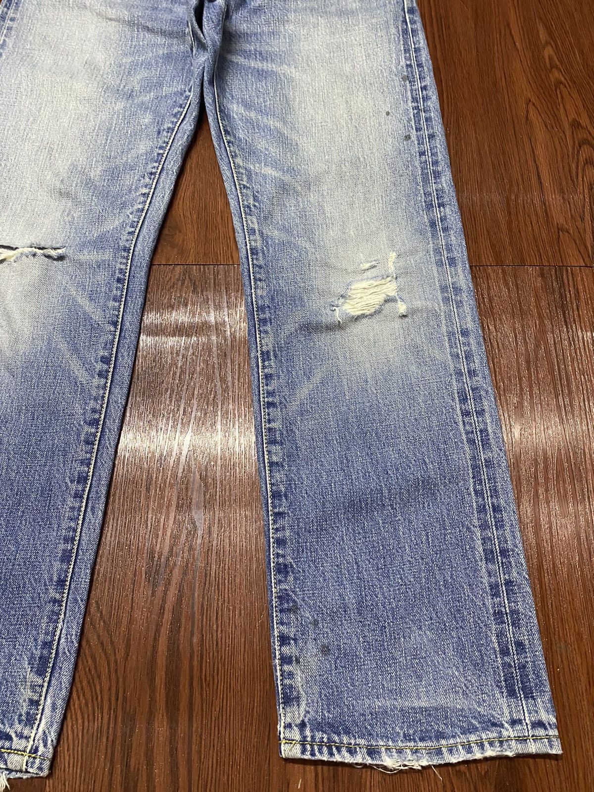 Japanese Brand Vintage Japanese Brand Light Wash Distressed Grunge Jeans Size US 31 - 6 Thumbnail