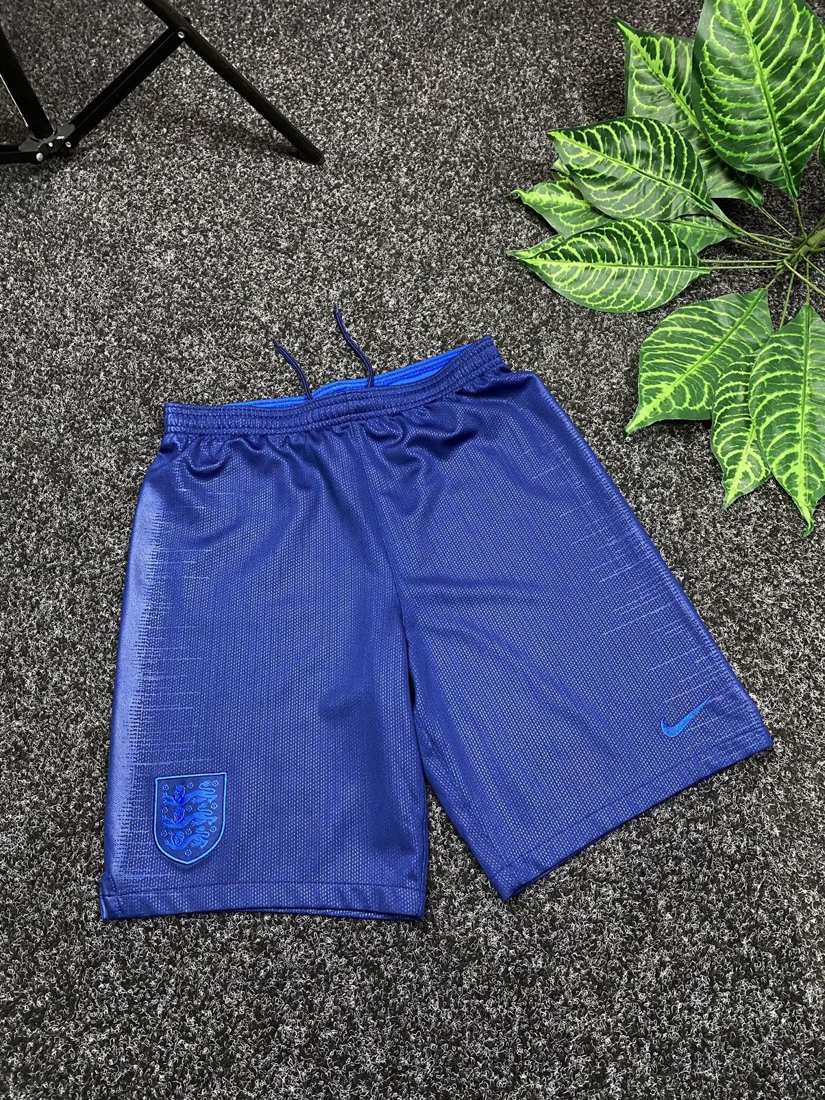 Nike Nike England size S shorts Size US 30 / EU 46 - 2 Thumbnail