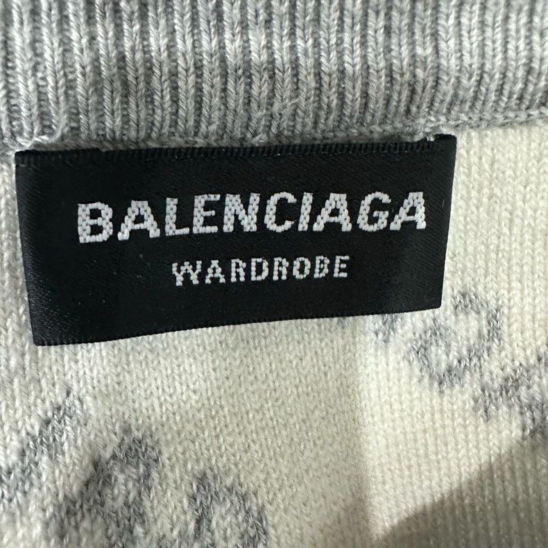 Balenciaga Balenciaga Solid monogrammed pullover sweatshirt Size US M / EU 48-50 / 2 - 5 Thumbnail