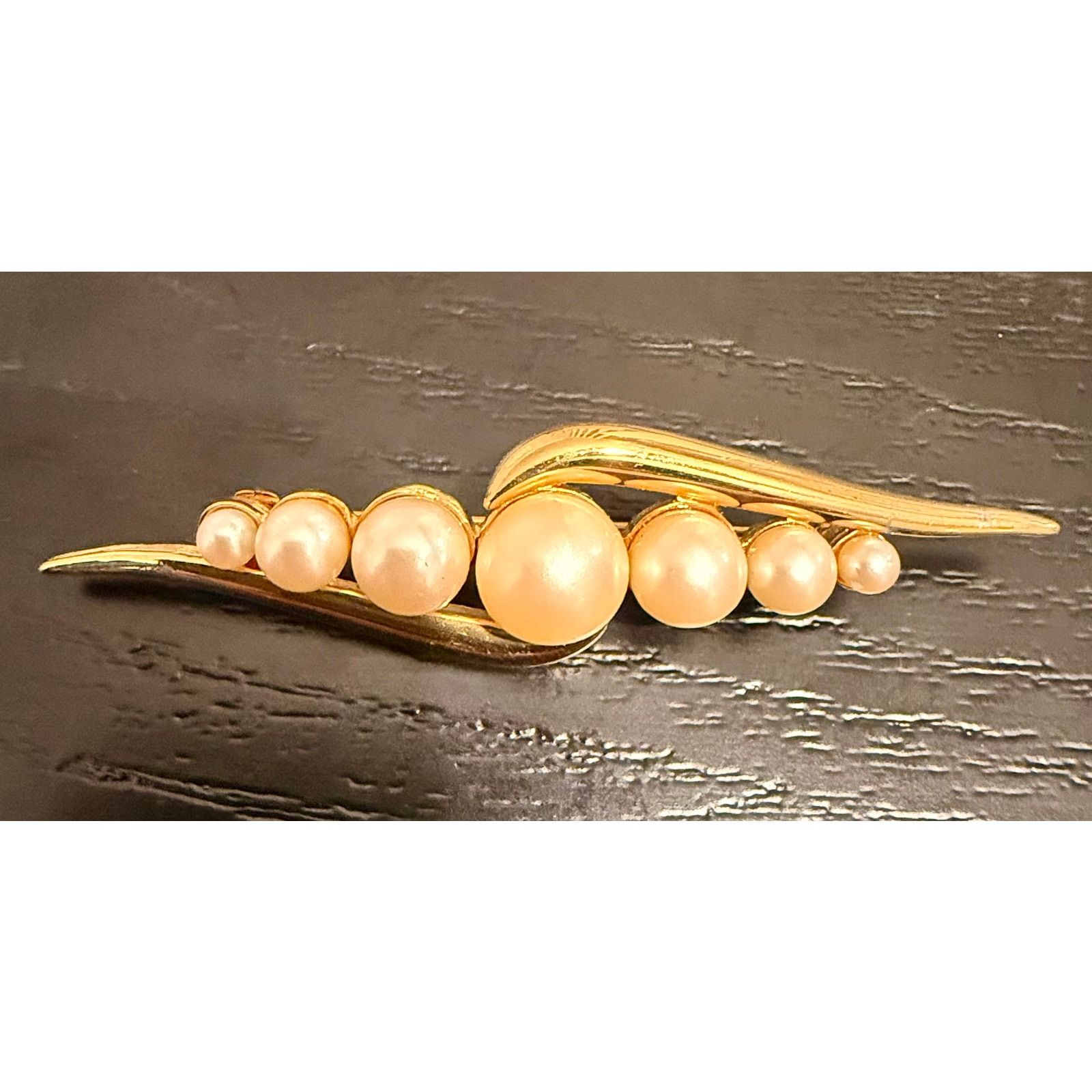 Monet Vintage Signed Monet Faux Pearl Gold Tone Leaf Brooch Size ONE SIZE - 1 Thumbnail