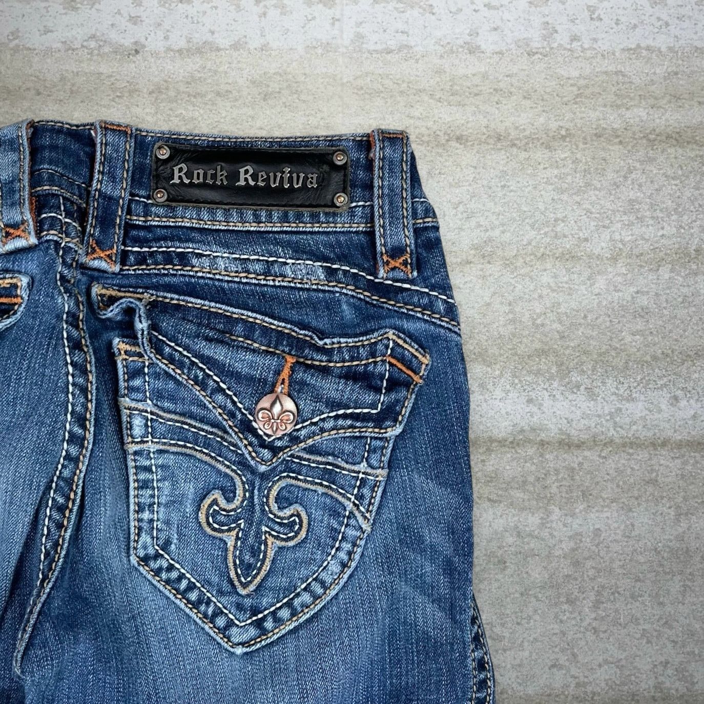 Vintage Y2K Rock Revival Jeans Womens 26 Flared Medium Wash