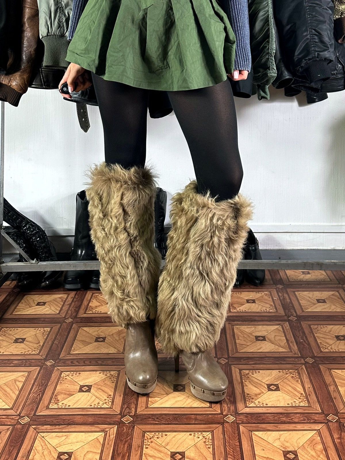 Avant-garde High Faux fur heels