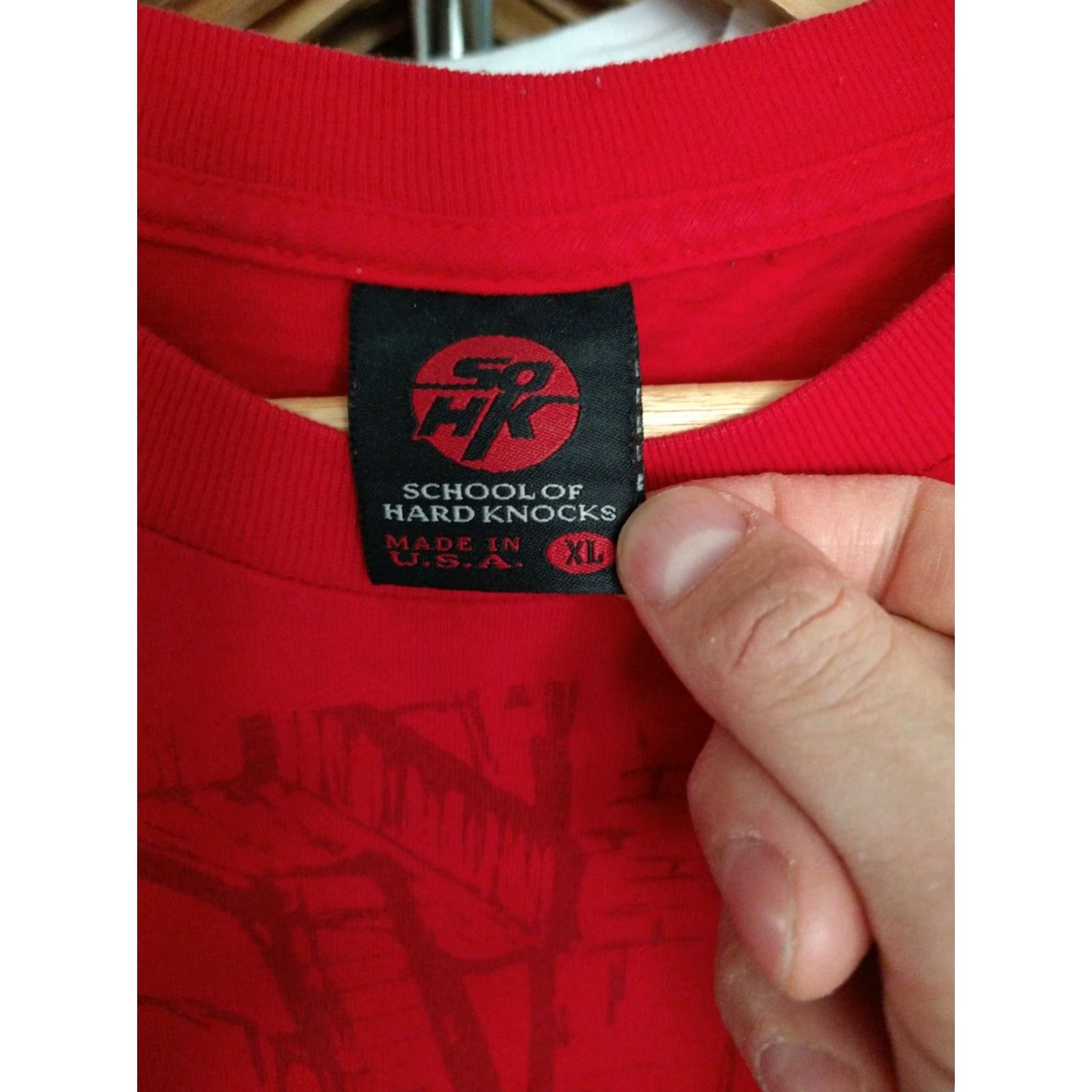 Vintage VINTAGE School Of Hard Knocks T-Shirt XL Red 90s Graffiti Graphic 100% Cotton Mens Big & Tall Bull Dog Cadillac SOHK N/A Size US XL / EU 56 / 4 - 2 Thumbnail