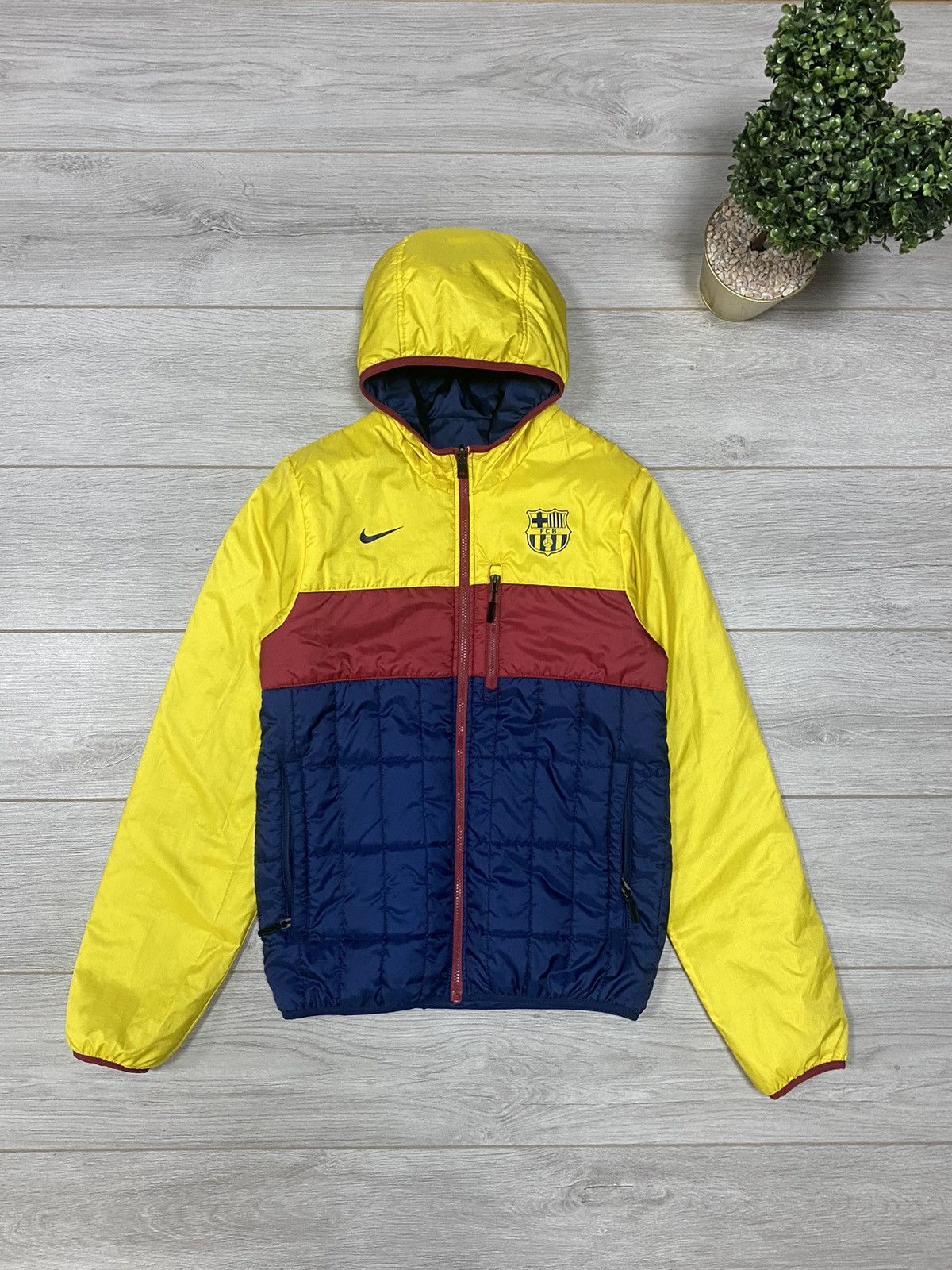 Nike Nike 2 in 1 reversible Barcelona double sided micropuffer Size US S / EU 44-46 / 1 - 1 Thumbnail