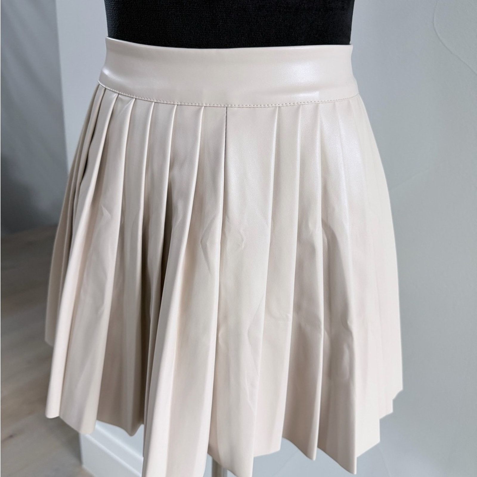 Other New Y2K Elegant Cream Pleated Skirt size S Size 27" / US 4 / IT 40 - 2 Thumbnail