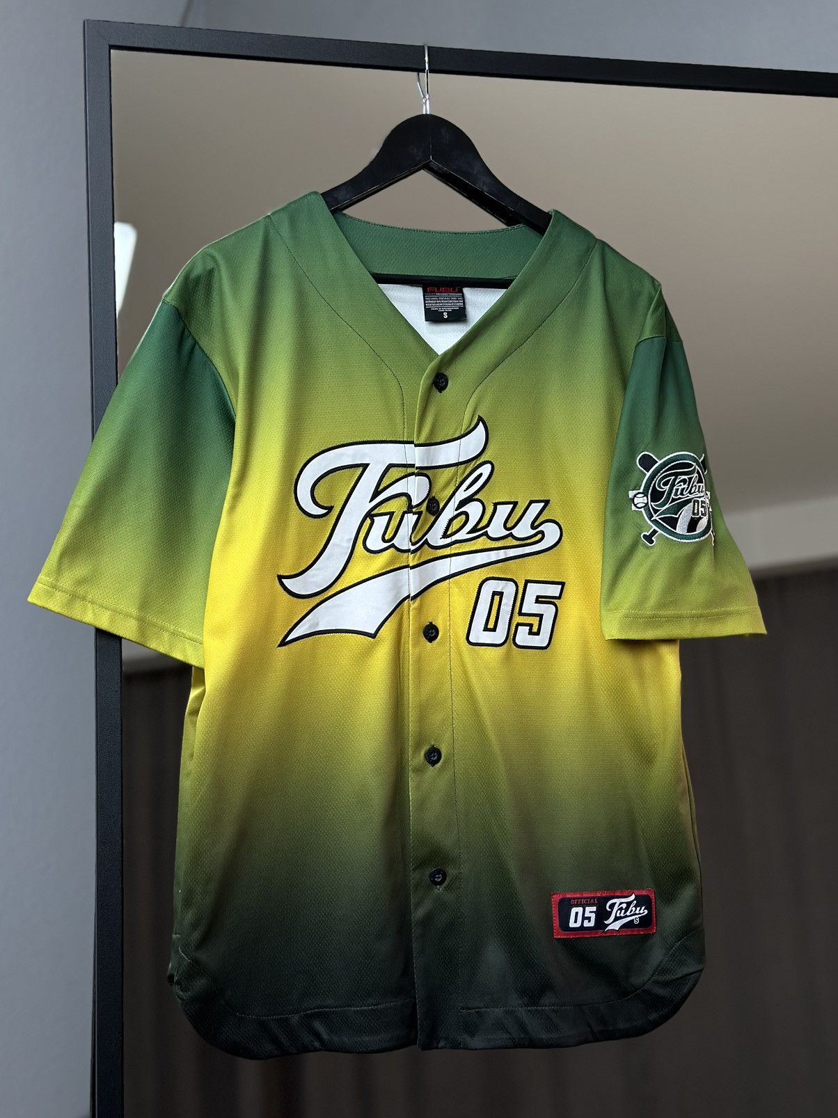 Fubu Vintage Fubu T-shirt Nylon USA JERSEY Faded Size US S / EU 44-46 / 1 - 1 Thumbnail