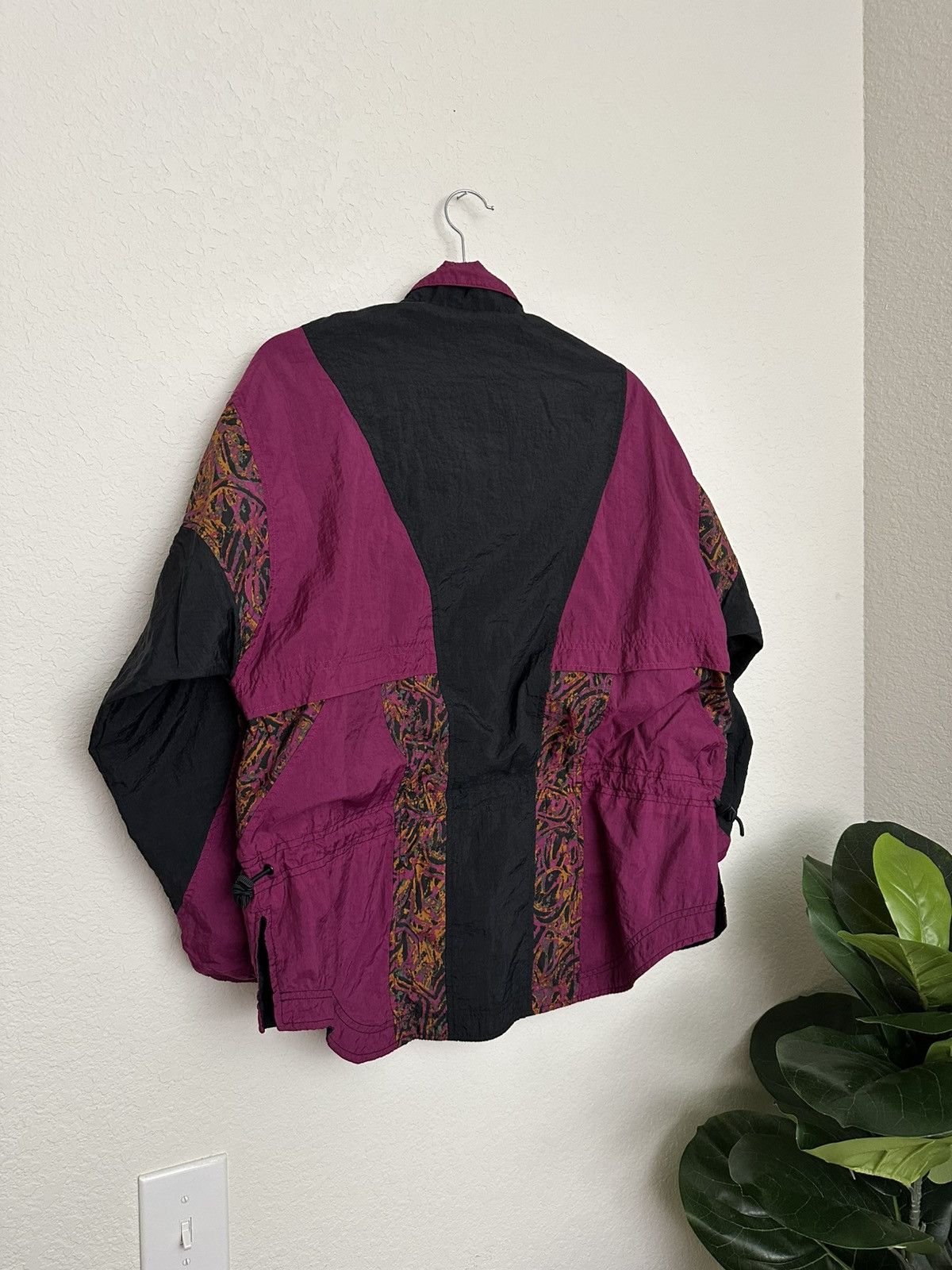 Nike × Vintage Vintage 80s Nike Size Medium Magenta Black Abstract Jacket Size US M / EU 48-50 / 2 - 7 Thumbnail