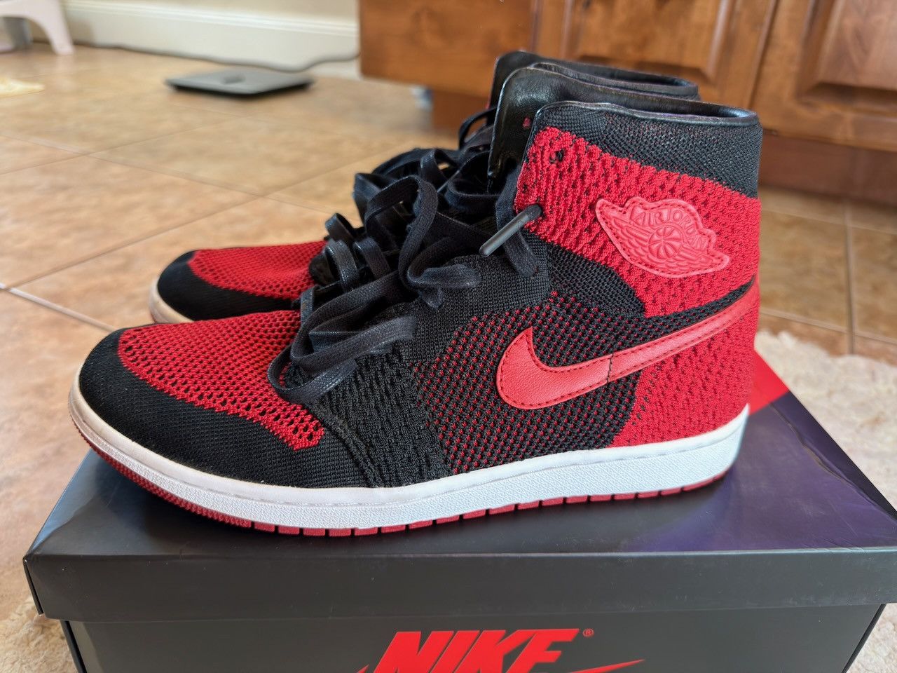 Jordan Brand Jordan 1 Retro High Flyknit Bred 919704-001 Size US 10.5 / EU 43-44 - 3 Thumbnail