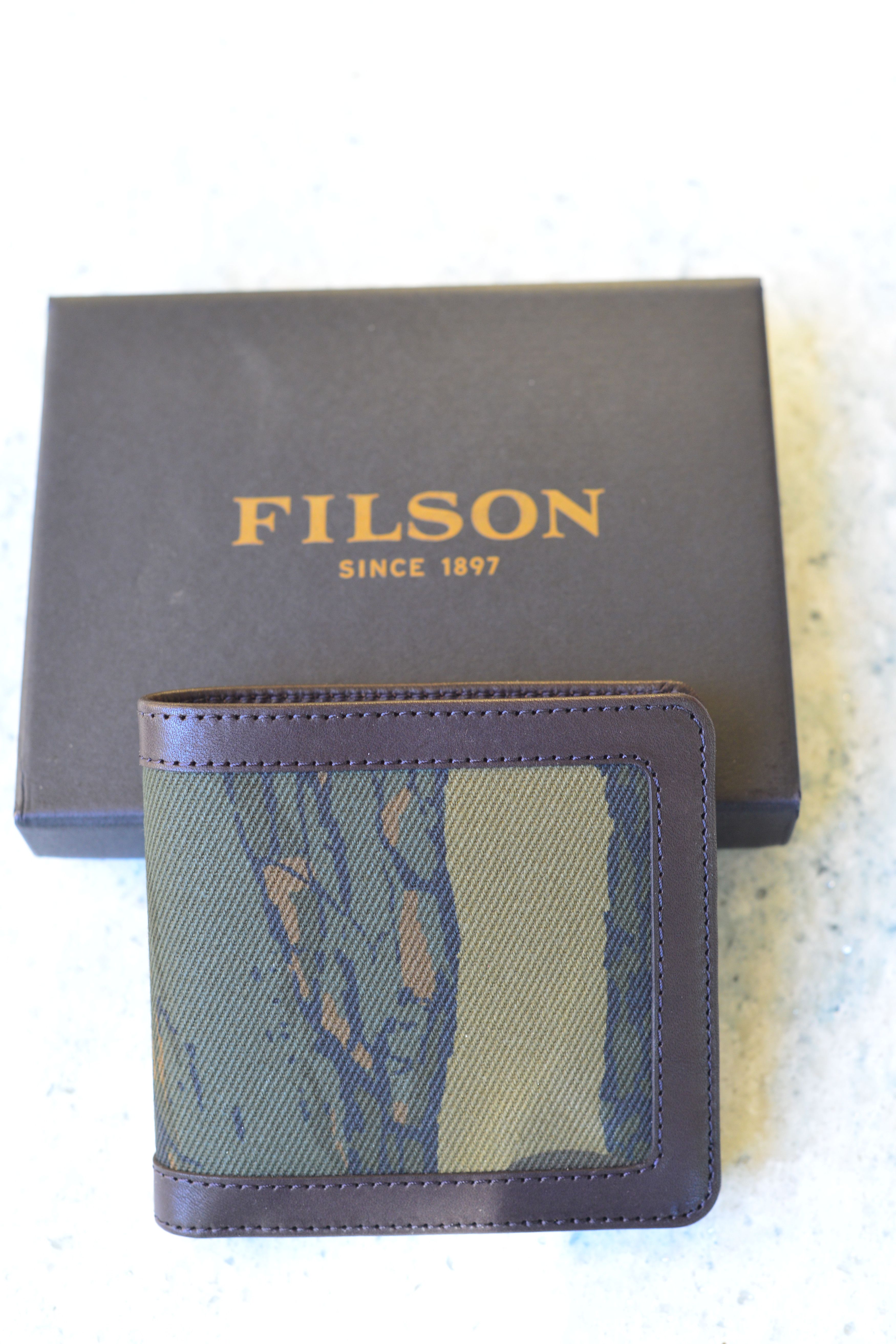Filson New in box Filson Packer Wallet MADE IN USA | Grailed