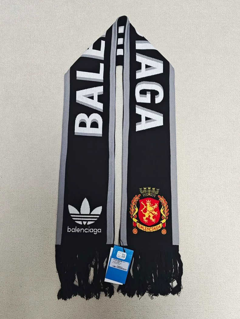 Balenciaga Balenciaga 24ss Adi Co-branded Manchester United Fringe Sca Size ONE SIZE - 1 Thumbnail