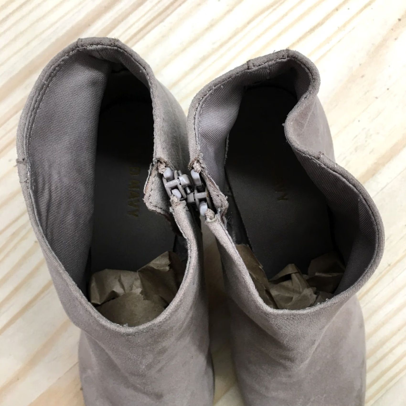 Old Navy Old Navy Boots Womens 6 Ankle Booties Beige Faux Suede Side Zip Casual Heeled Size US 6 / IT 36 - 5 Thumbnail