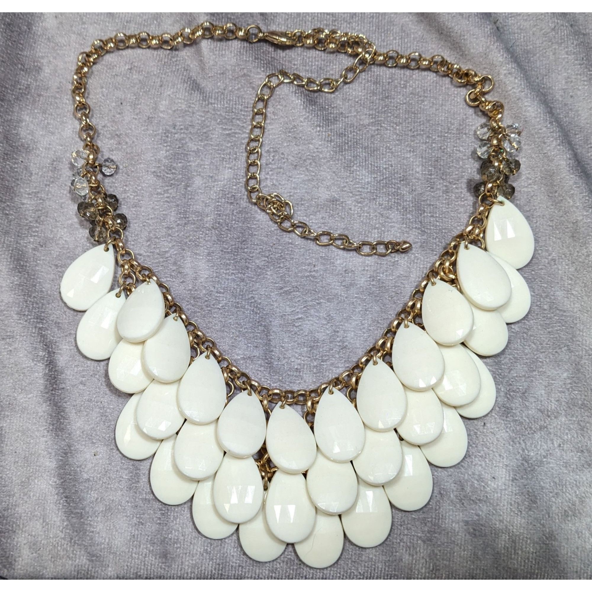 Other White Teardrop Bib Acrylic Beaded Statement Necklace With Gl Size ONE SIZE - 6 Thumbnail