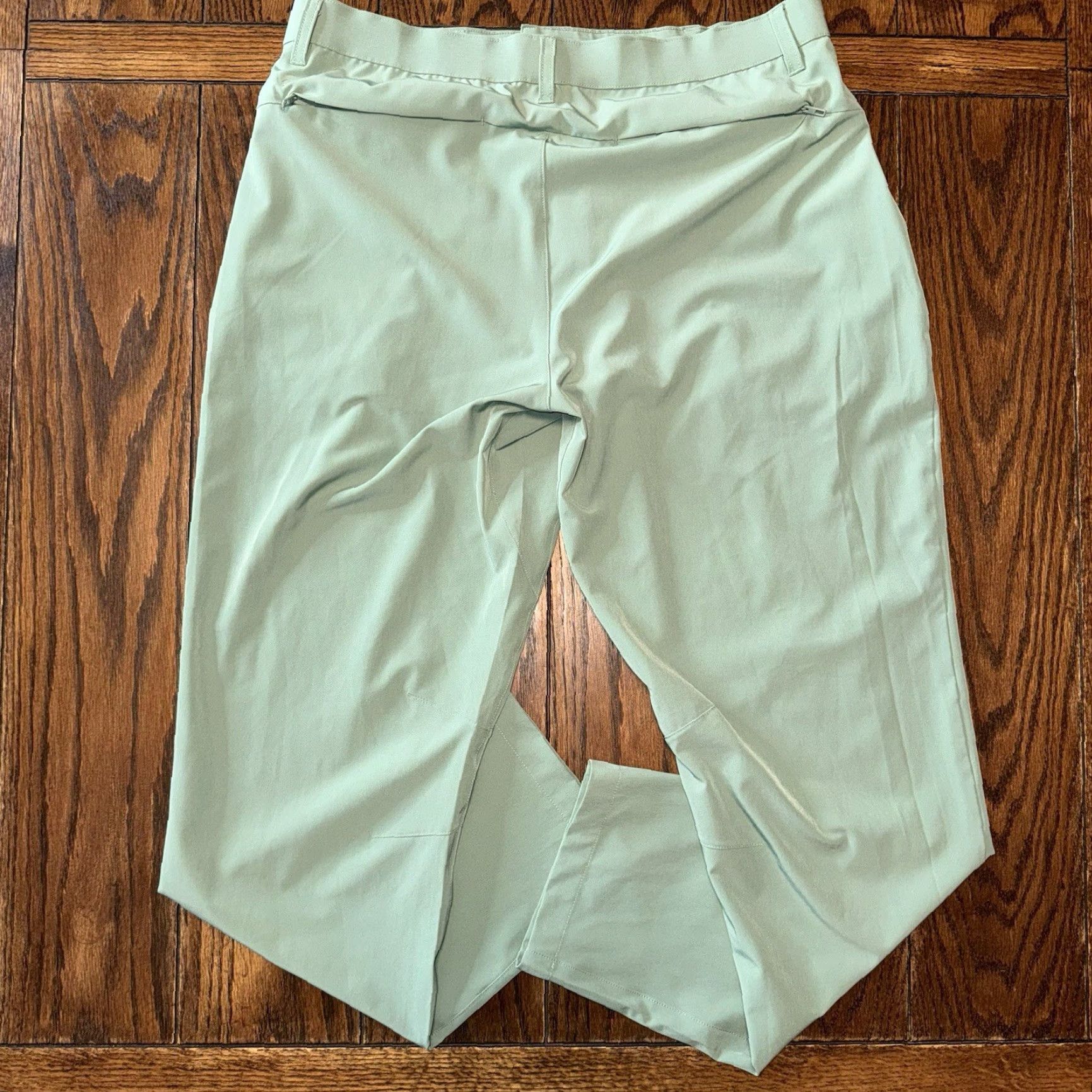 Fabletics Fabletics Pants Men’s 30x32 Green Stretch Zip Pockets Activewear Golf Athleisure Stretch Tapered Classic Regular Inseam 29 in Mens Size US 30 / EU 46 - 7 Thumbnail