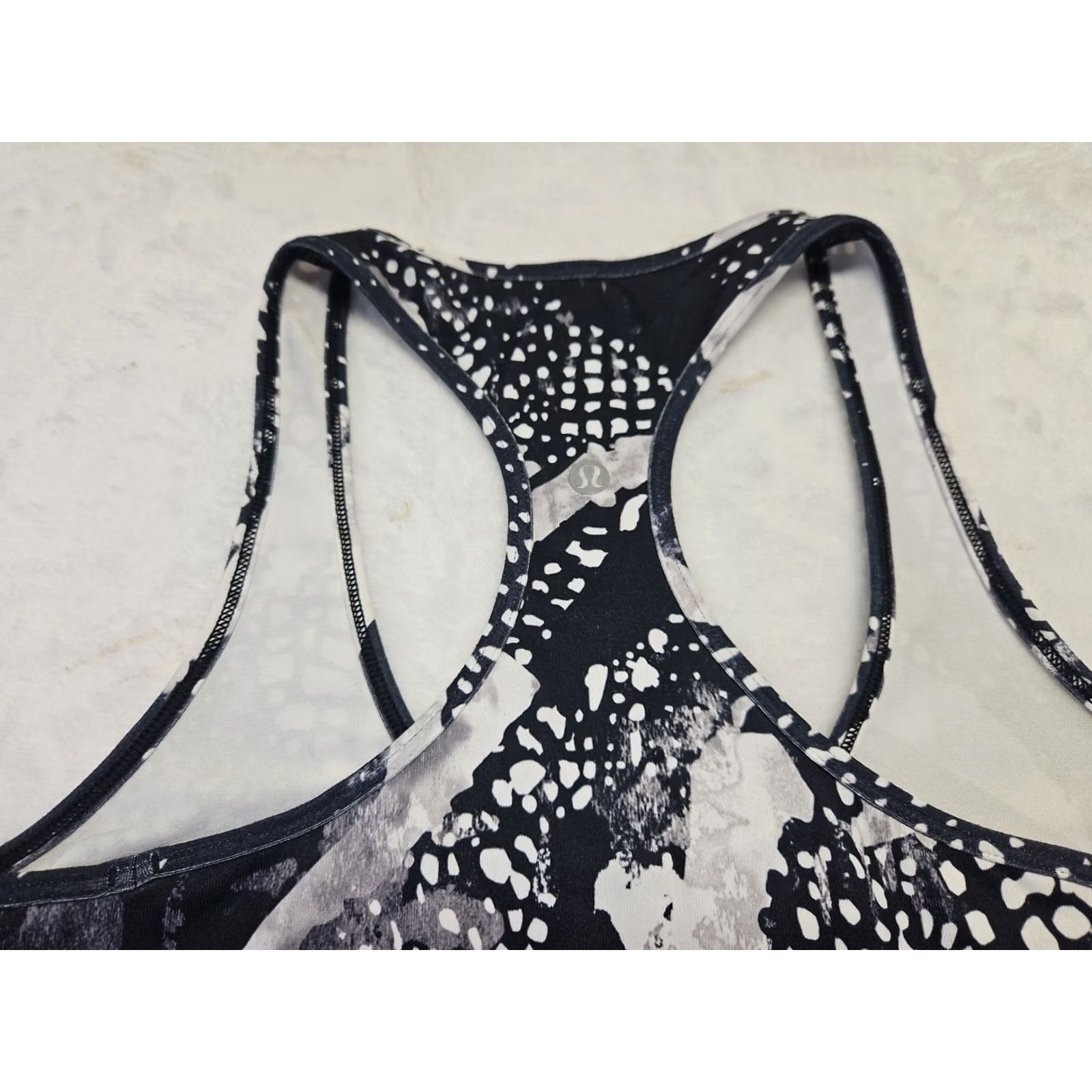 Lululemon Lululemon Womens Racerback Tank Top Black White Abstract Print Yoga Workout Med Size M / US 6-8 / IT 42-44 - 6 Thumbnail