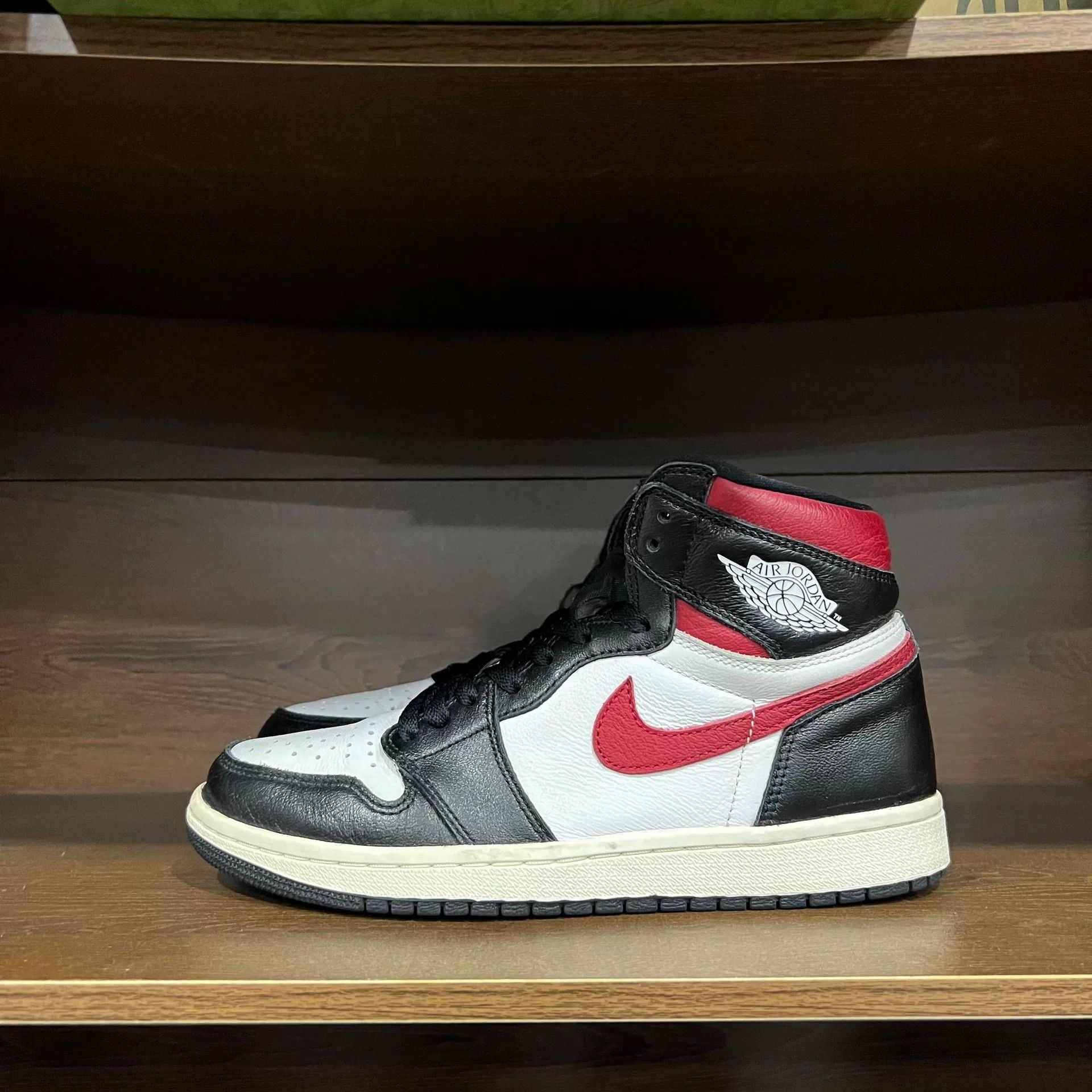 Jordan Brand Air Jordan 1 OG Black Red Swoosh Size US 7.5 / EU 40-41 - 1 Thumbnail
