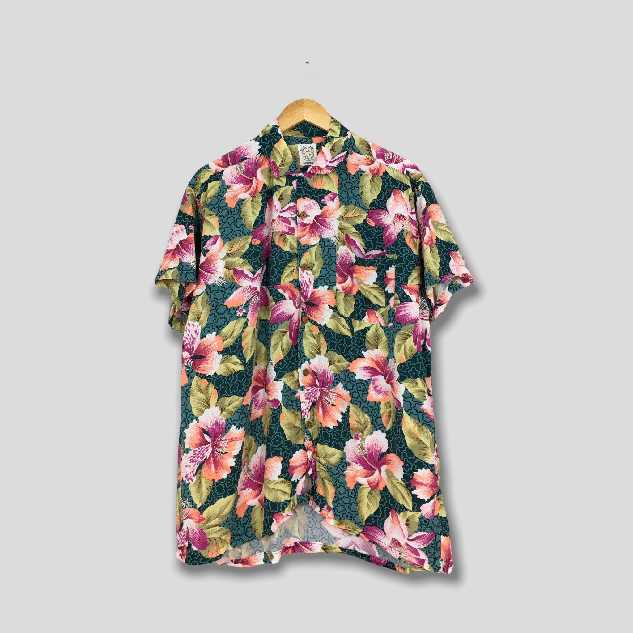 Vintage Vintage Hawaiian Aloha Floral Shirts Men Medium Size US M / EU 48-50 / 2 - 1 Thumbnail