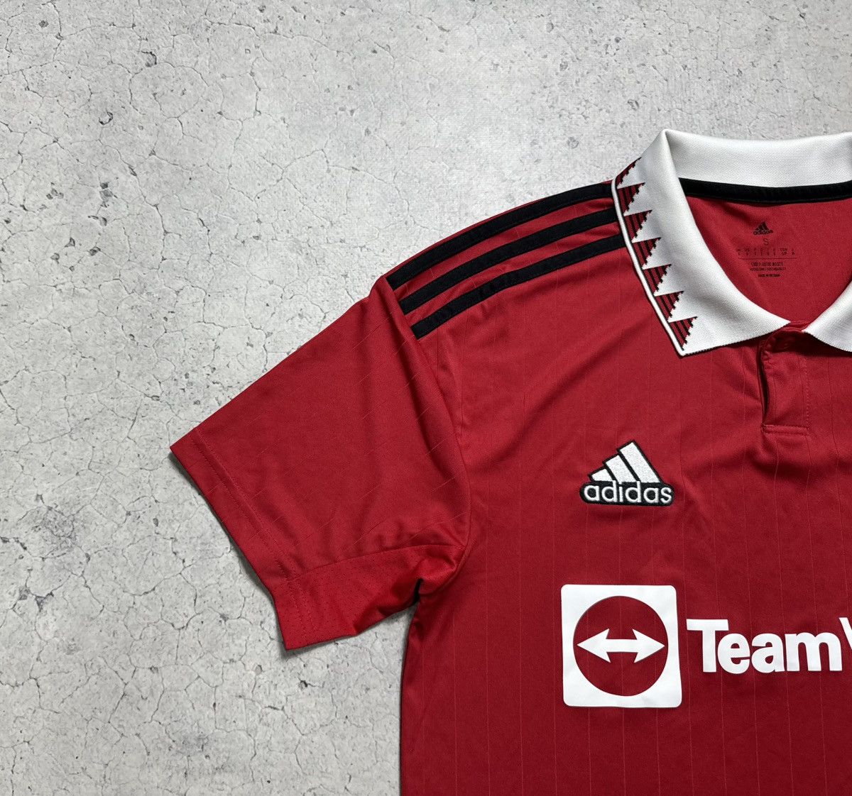 Adidas Adidas FC Manchester United 2022/2023 Vintage Soccer Jersey Size US S / EU 44-46 / 1 - 5 Thumbnail