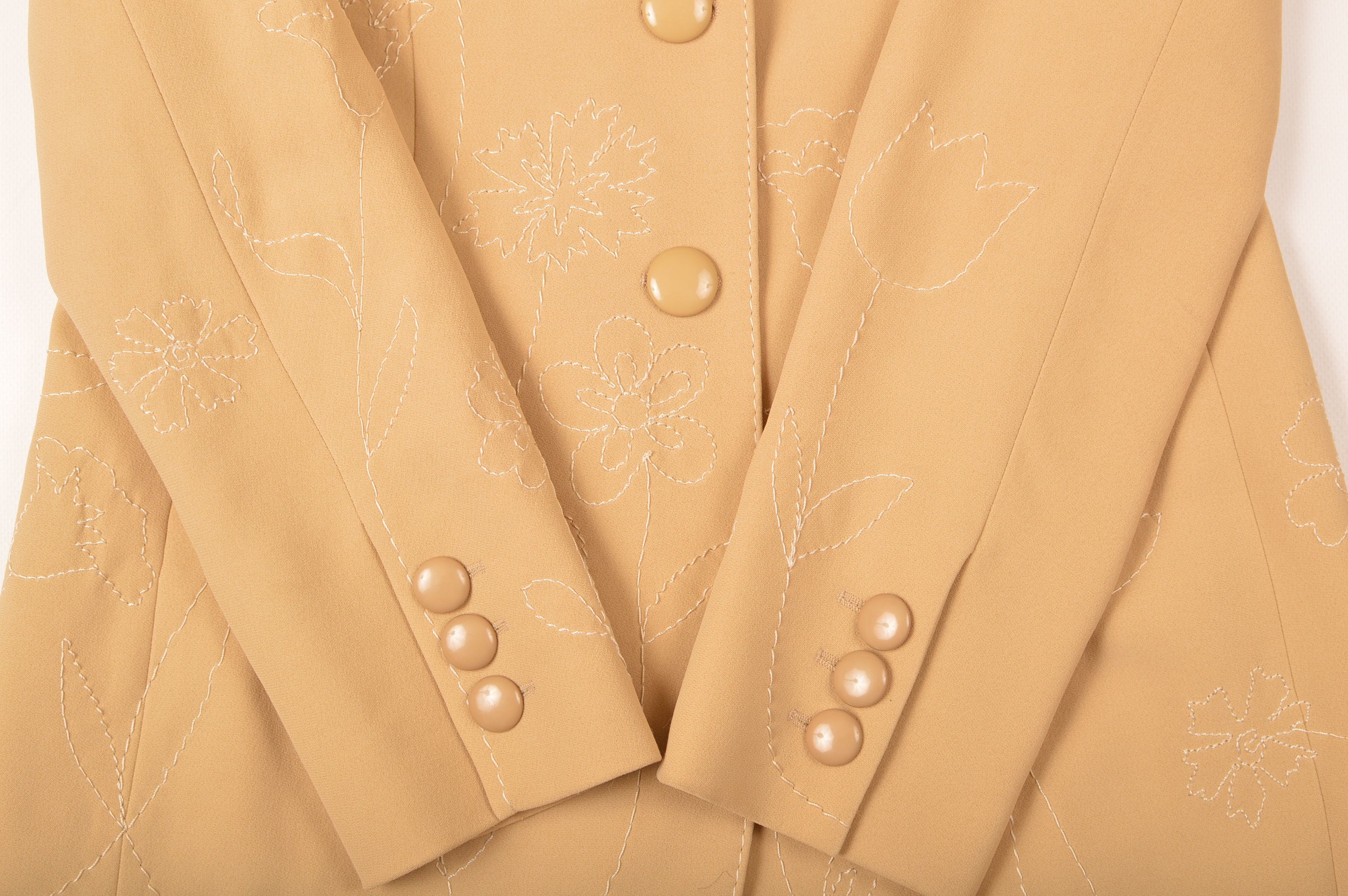 Designer × Moschino × Vintage Moschino Couture Vintage Embroidered Flowers Beige Blazer Size L / US 10 / IT 46 - 9 Thumbnail