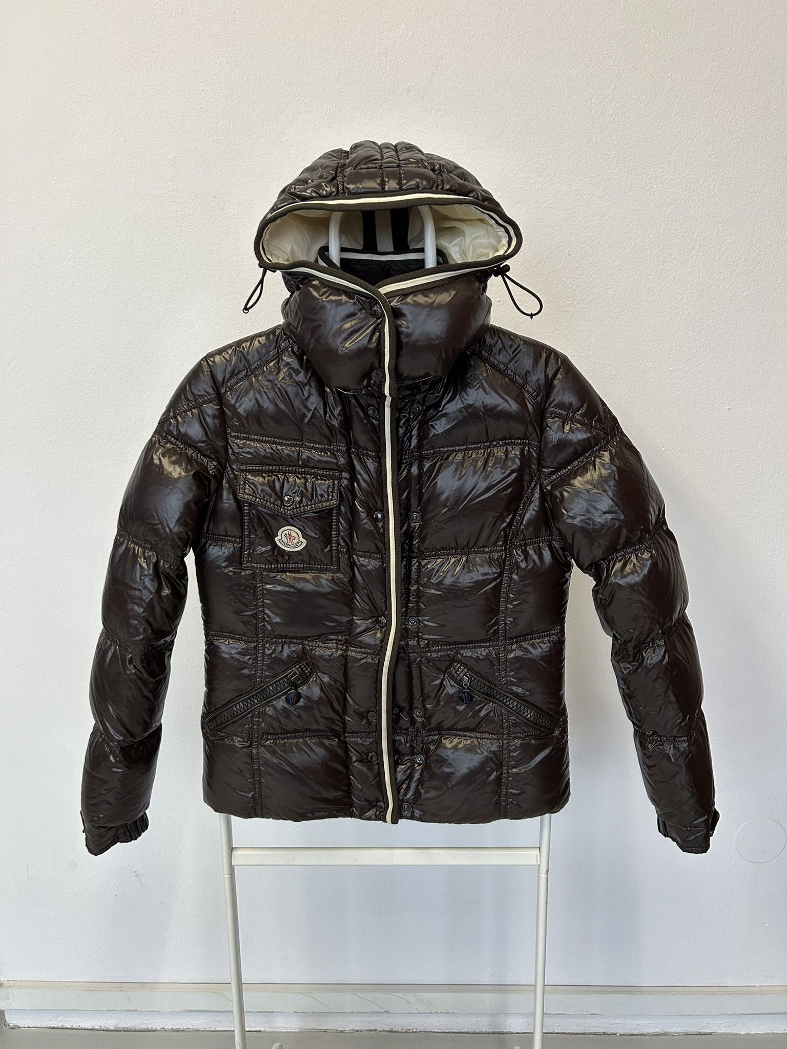 Moncler Moncler quincy hooded puffer jacket with badge Size XS / US 0-2 / IT 36-38 - 1 Thumbnail