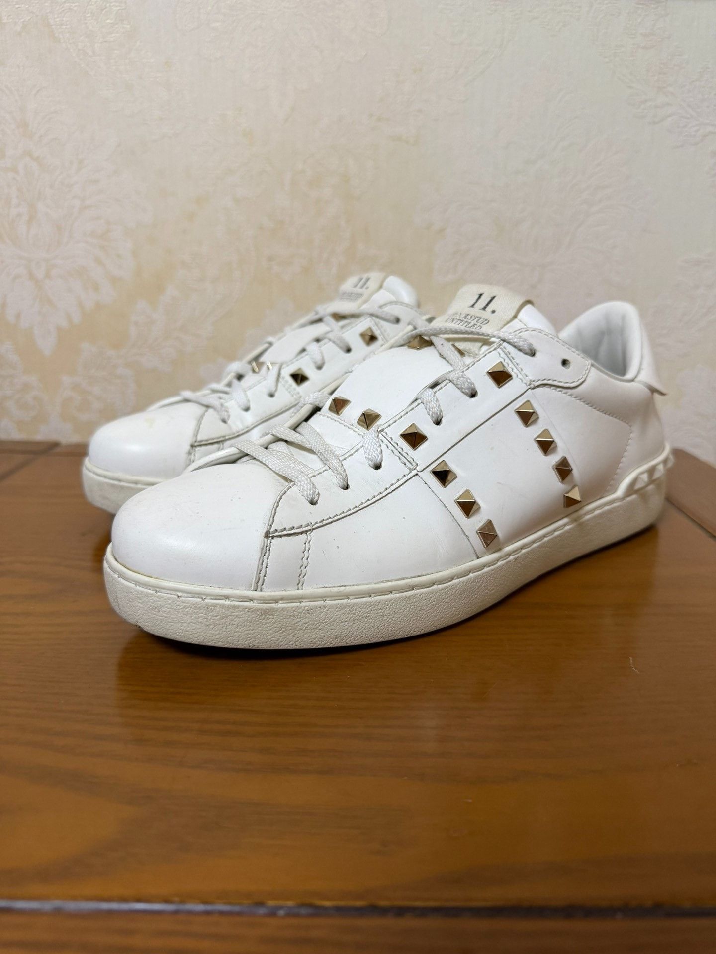 Valentino Valentino White Lowtop Sneakers 42 Men Size US 9 / EU 42 - 1 Thumbnail