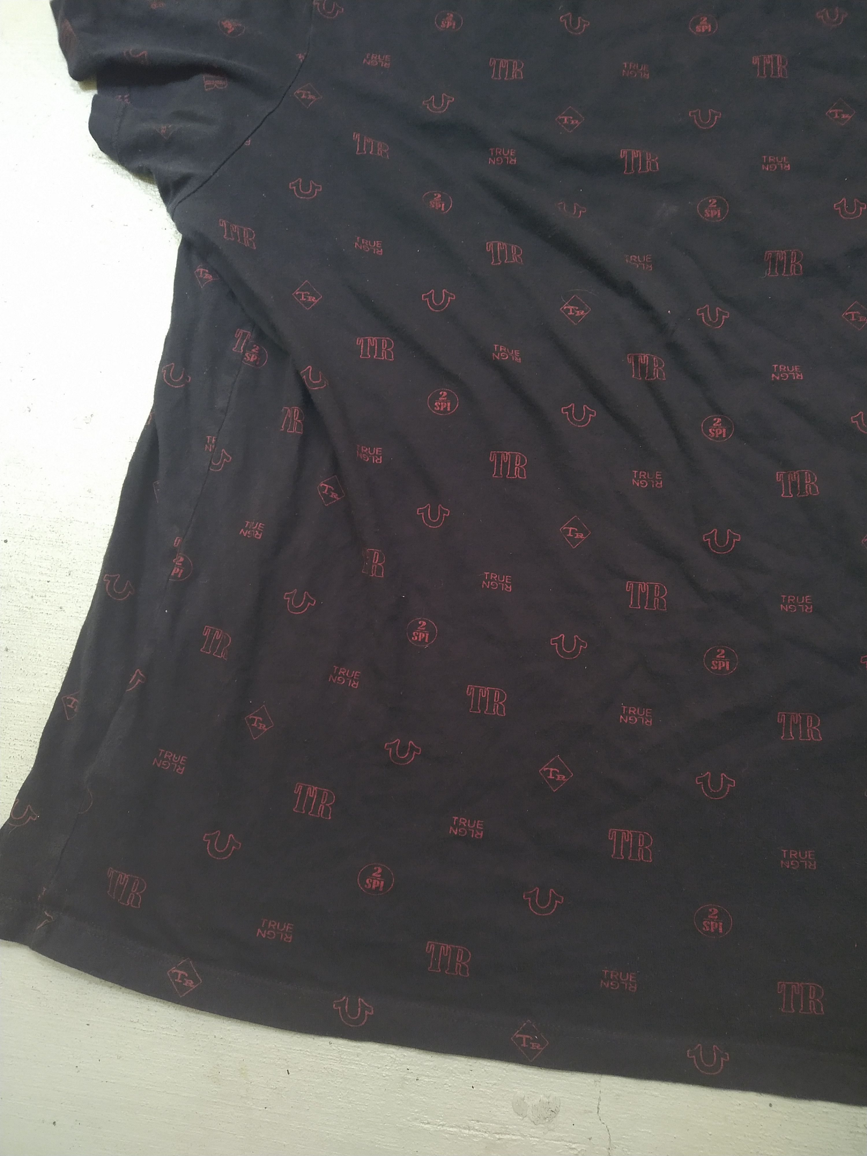 True Religion True Religion Tshirt Size XL Black Red Monogram Horseshoe Size US XL / EU 56 / 4 - 6 Thumbnail