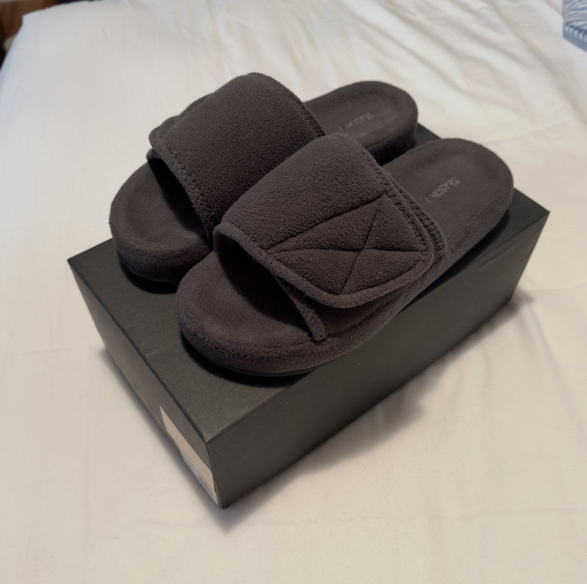 YEEZY SEASON 7 FLEECE SLIPPER