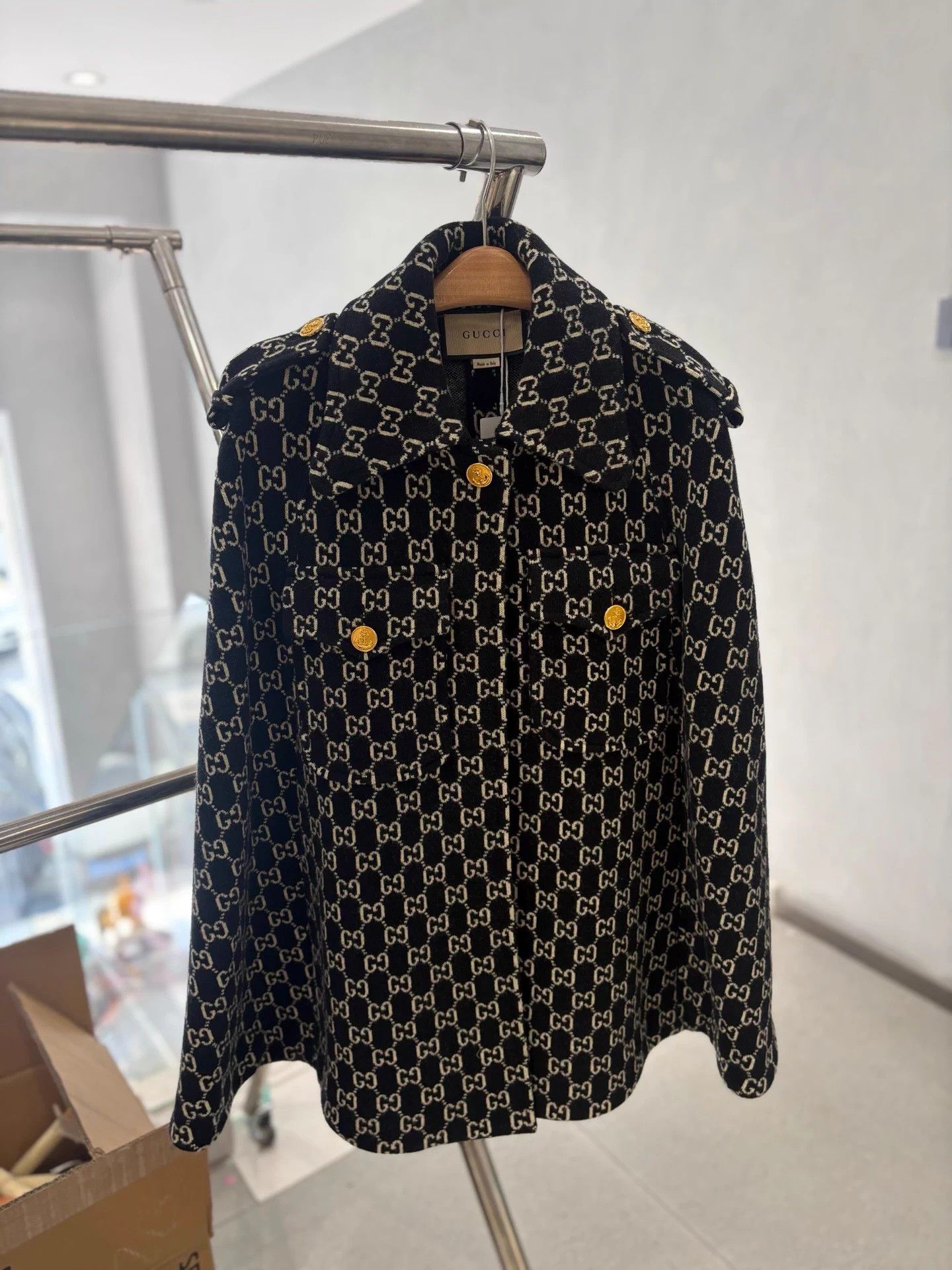 Gucci Gucci Black Gold Allover Logo Wool Cape Archive XS Size XS / US 0-2 / IT 36-38 - 1 Thumbnail
