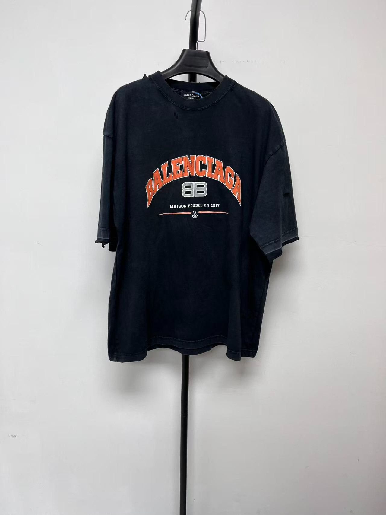 Balenciaga Balenciaga BB Logo Distressed Relaxed T-Shirt Size US M / EU 48-50 / 2 - 1 Thumbnail