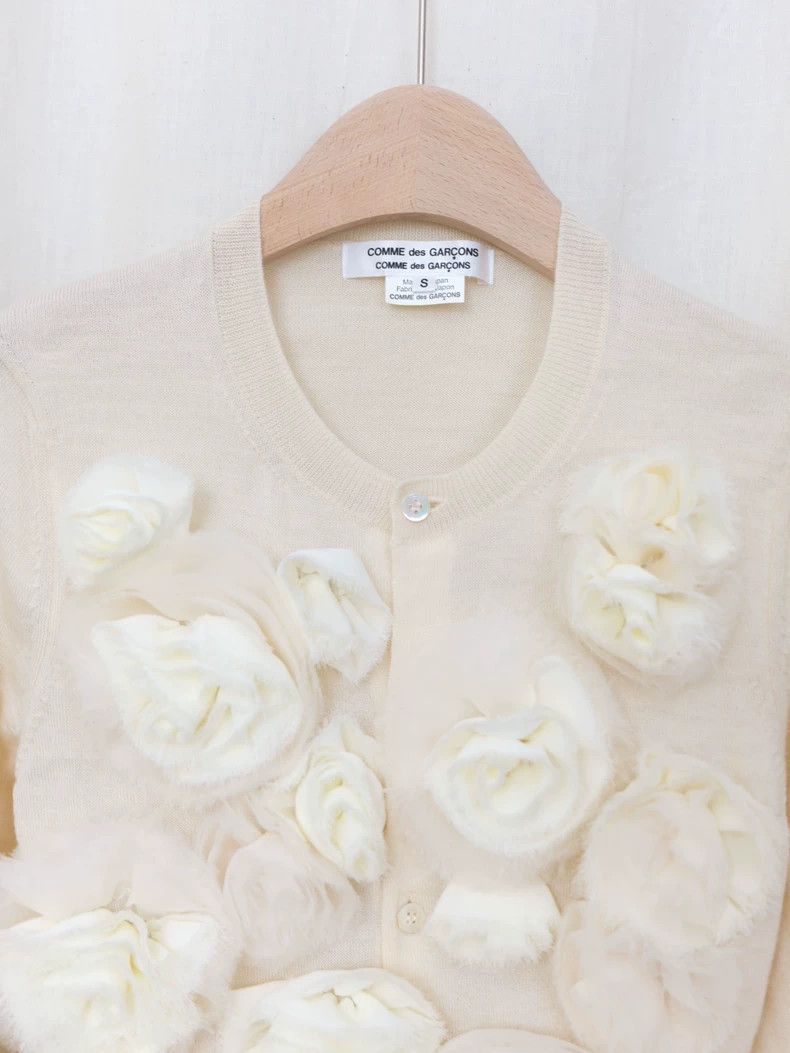 Comme Des Garcons White three-dimensional rose sweater