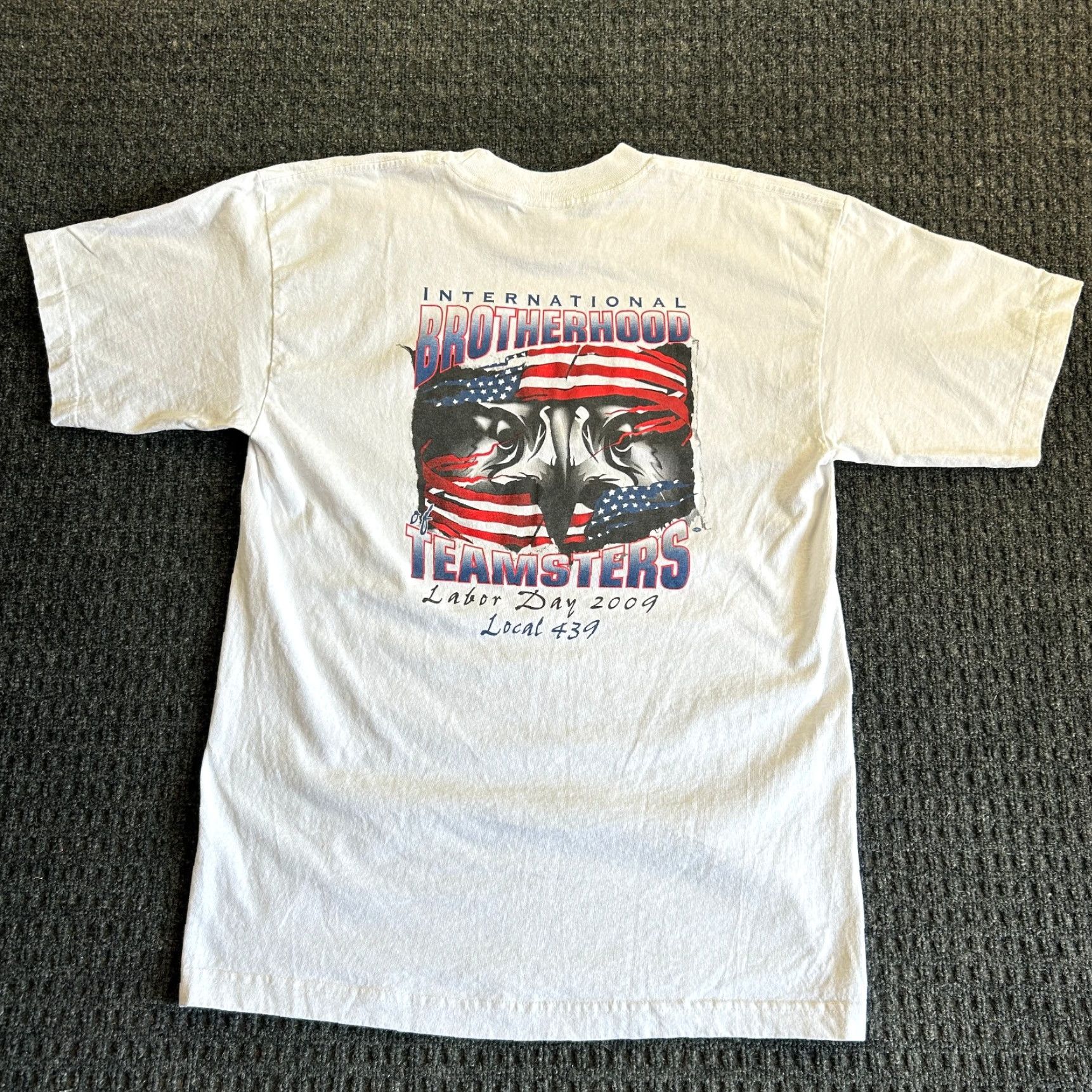 Vintage VINTAGE Bayside Union T Shirt Local 439 Teamsters Crew Neck L Blue Cotton Short Sleeve USA Made in USA 80s USA Size US L / EU 52-54 / 3 - 3 Thumbnail