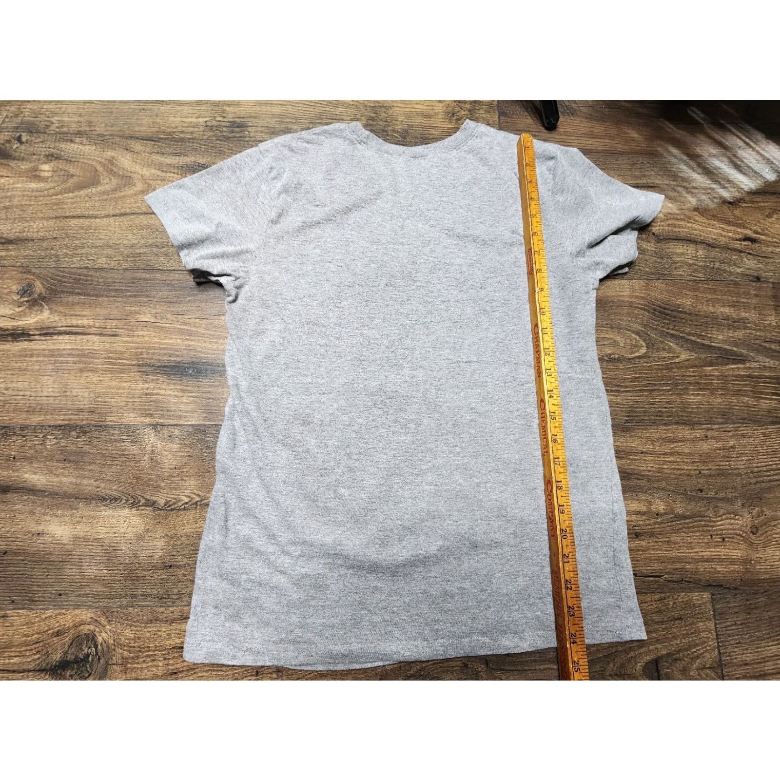 Vintage Taylor Swift T Shirt Womens L Gray Rep Graphic Concert Tee Distressed Shirt Womens L Gray Rep Graphic Concert Tee Distressed Size L / US 10 / IT 46 - 4 Thumbnail