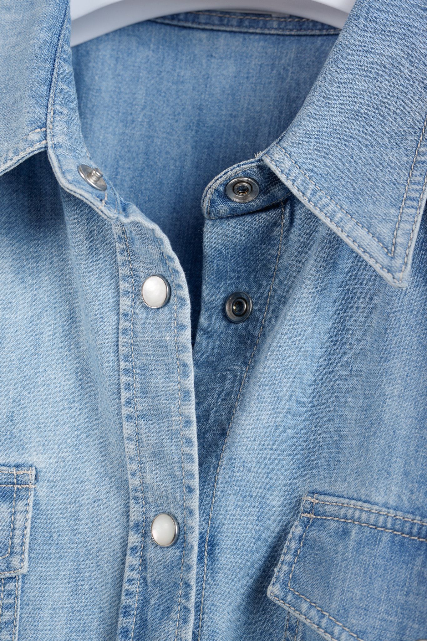 Brunello Cucinelli Brunello Cucinelli SS22 Monili Buttoned Denim Shirt Size XL / US 12-14 / IT 48-50 - 9 Thumbnail