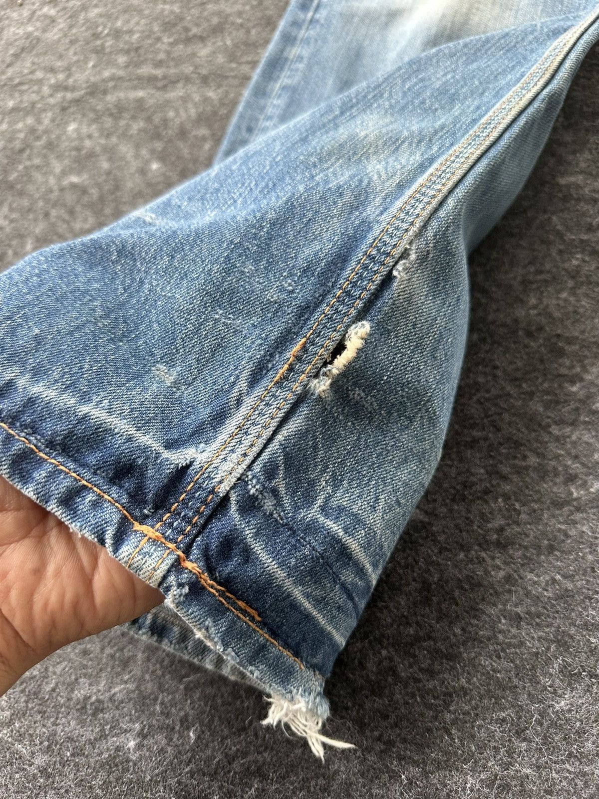 Tommy Hilfiger Tommy Hilfiger Heritage Worn Distressed Denim D453 Size US 30 / EU 46 - 13 Thumbnail