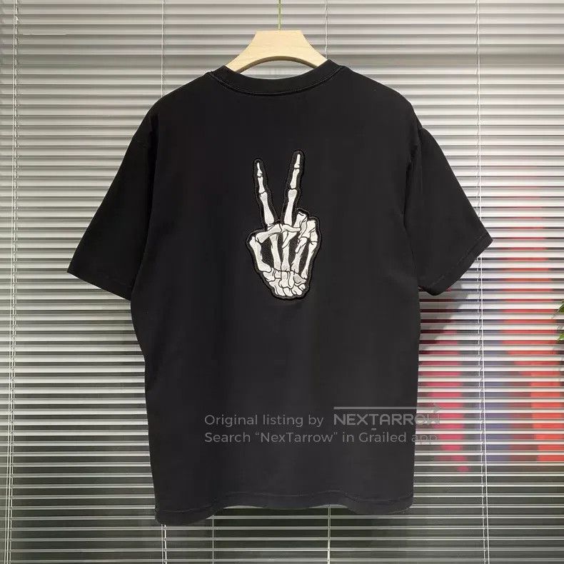 Balenciaga Balenciaga Short-sleeve T-shirt with dissolving smile and Size US L / EU 52-54 / 3 - 2 Thumbnail