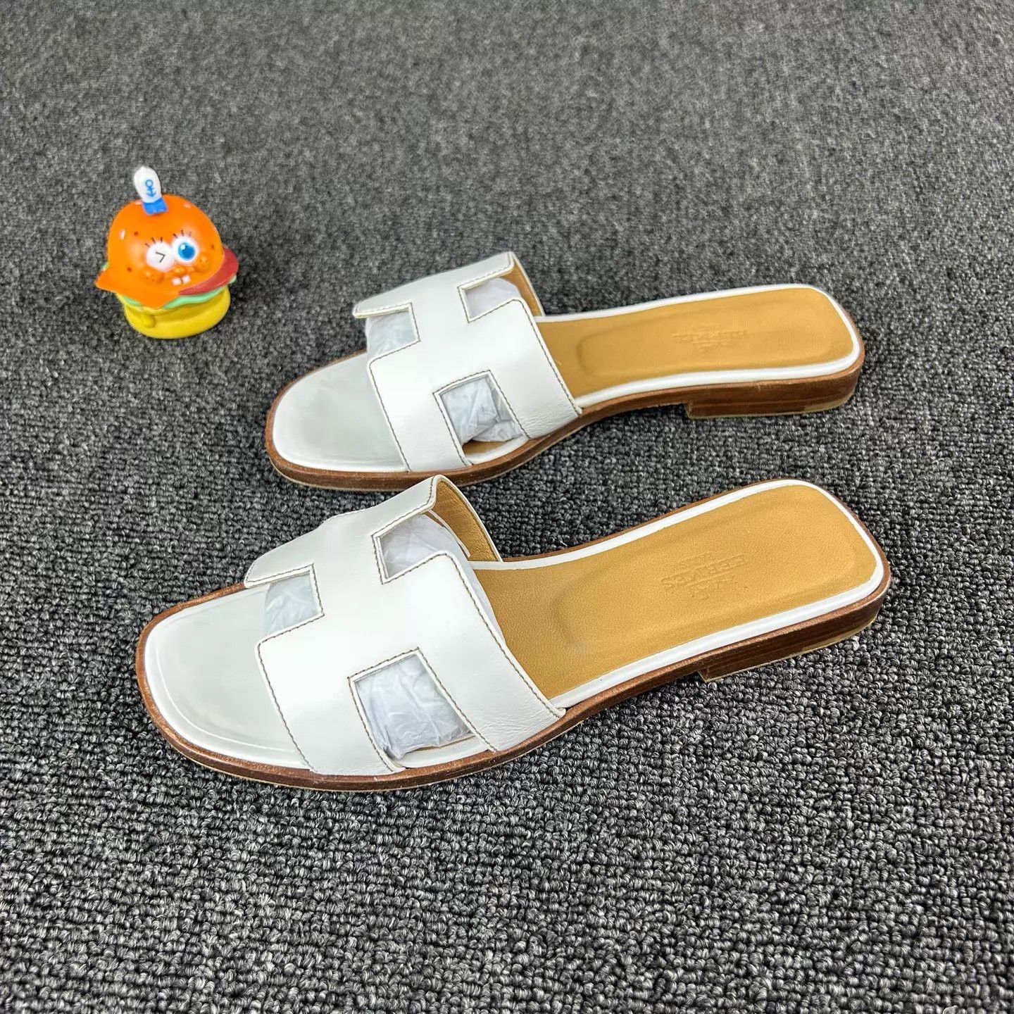 Hermes Hermes White Classic H Slide 36 Size US 5.5 / IT 35.5 - 1 Thumbnail
