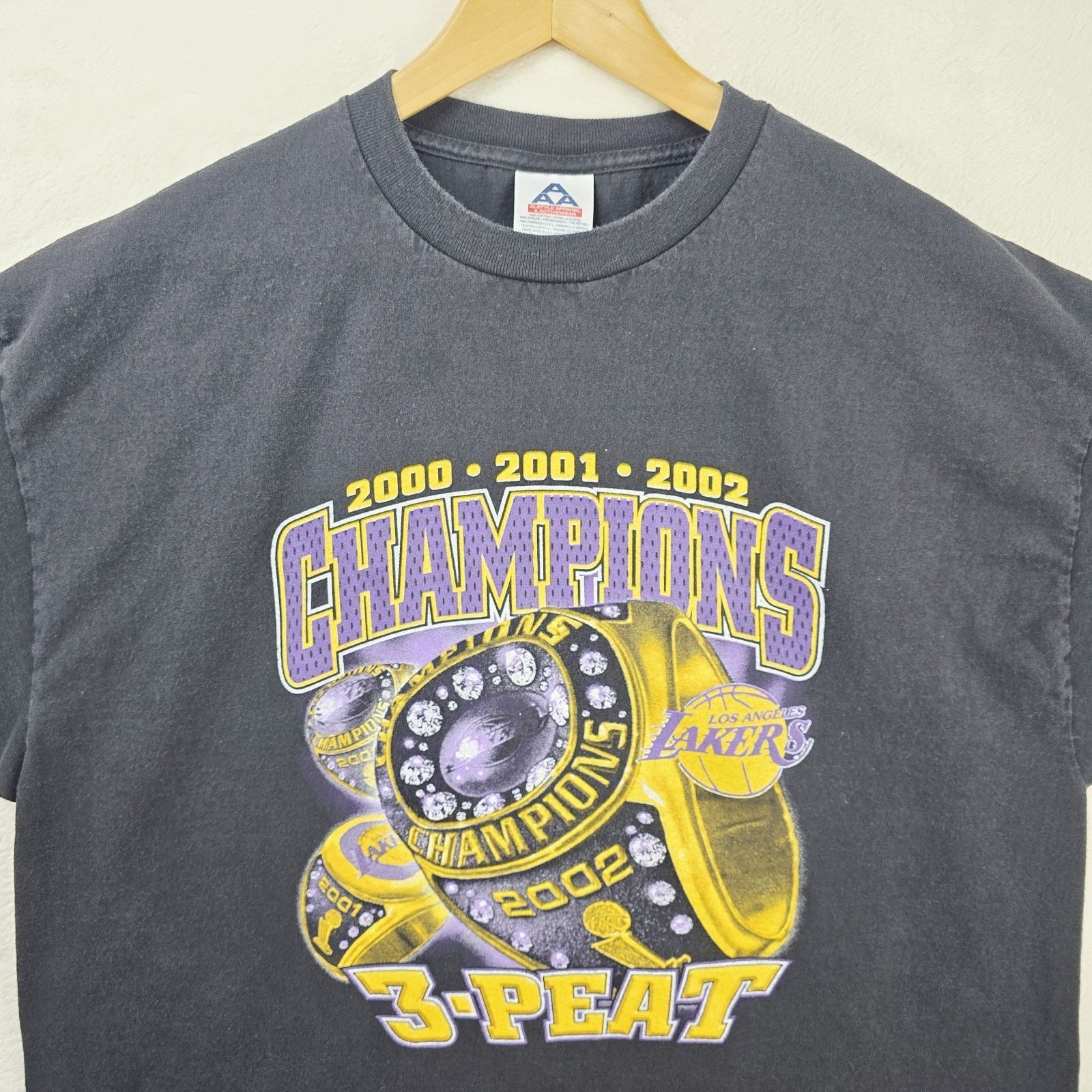 Alstyle Vintage Lakers 3-Peat Bling Bling Rings Shirt XXL Kobe Y2K Size US XXL / EU 58 / 5 - 4 Thumbnail