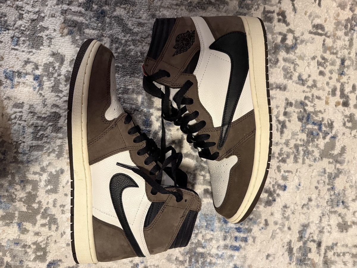 Nike × Travis Scott Air Jordan 1 High OG X Travis Scott Size US 11 / EU 44 - 2 Thumbnail