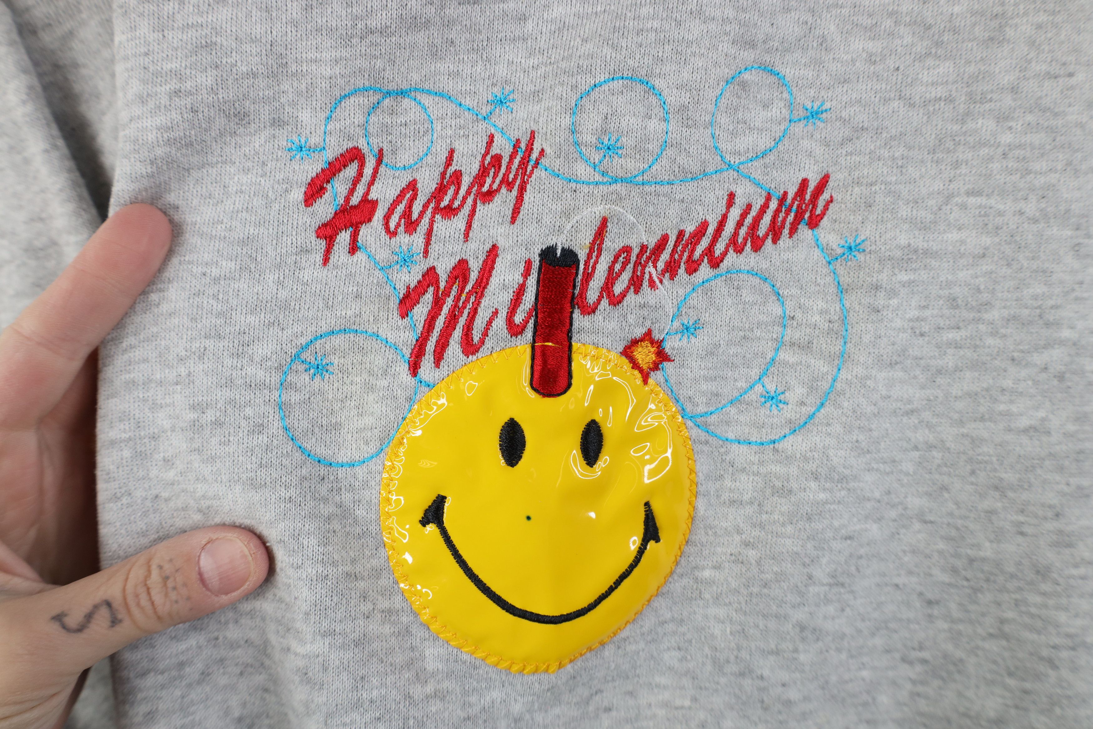 Vintage Vintage Y2K Happy Millennium Smiley Face Crewneck Sweatshirt Size XL / US 12-14 / IT 48-50 - 4 Thumbnail