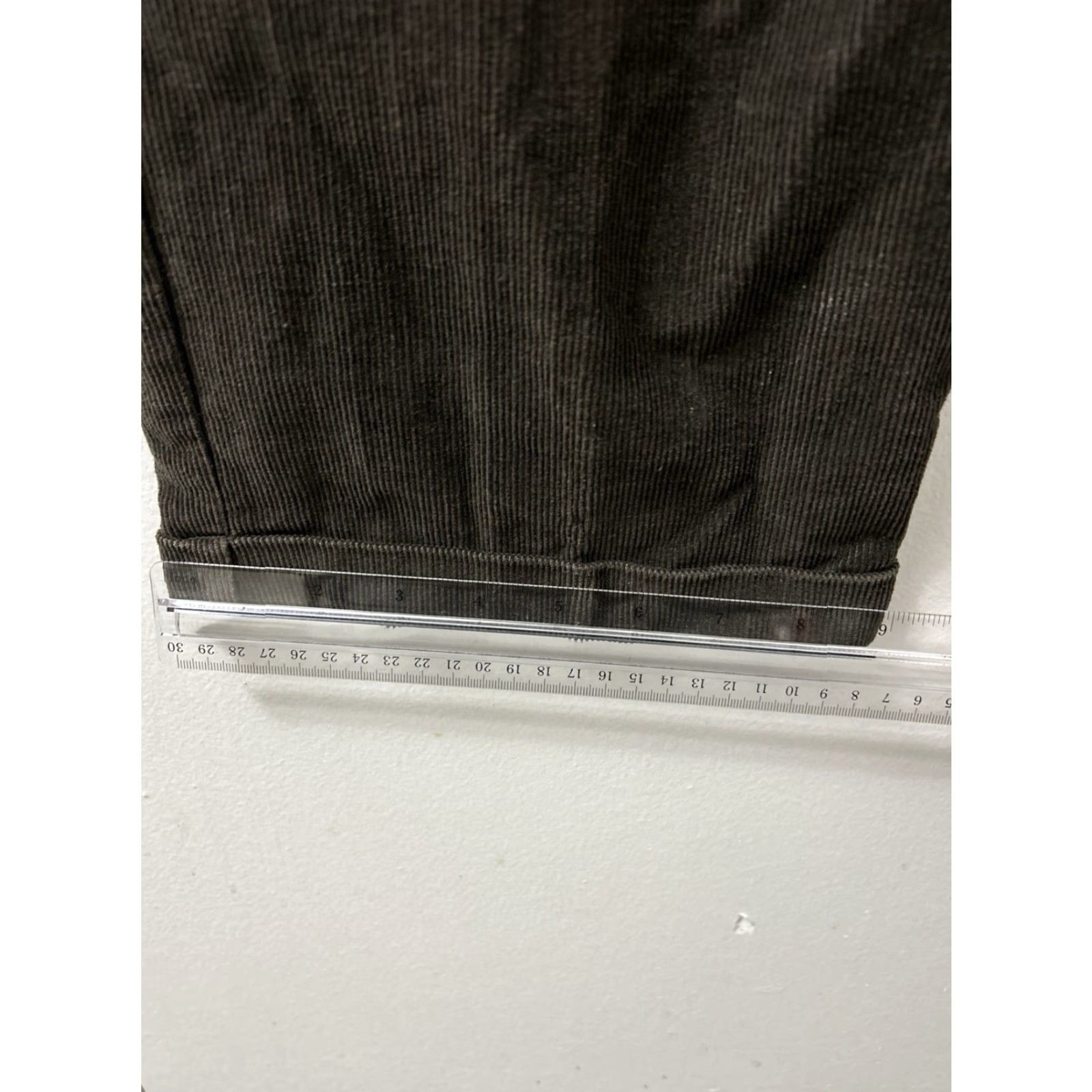 Tommy Hilfiger VINTAGE Tommy Hilfiger Corduroy Pants Mens 34x34 Brown Pleated Cuffed YKK Pants Mens Regular Brown Corduroy Pleated Logo Embroidered Size US 34 / EU 50 - 6 Thumbnail