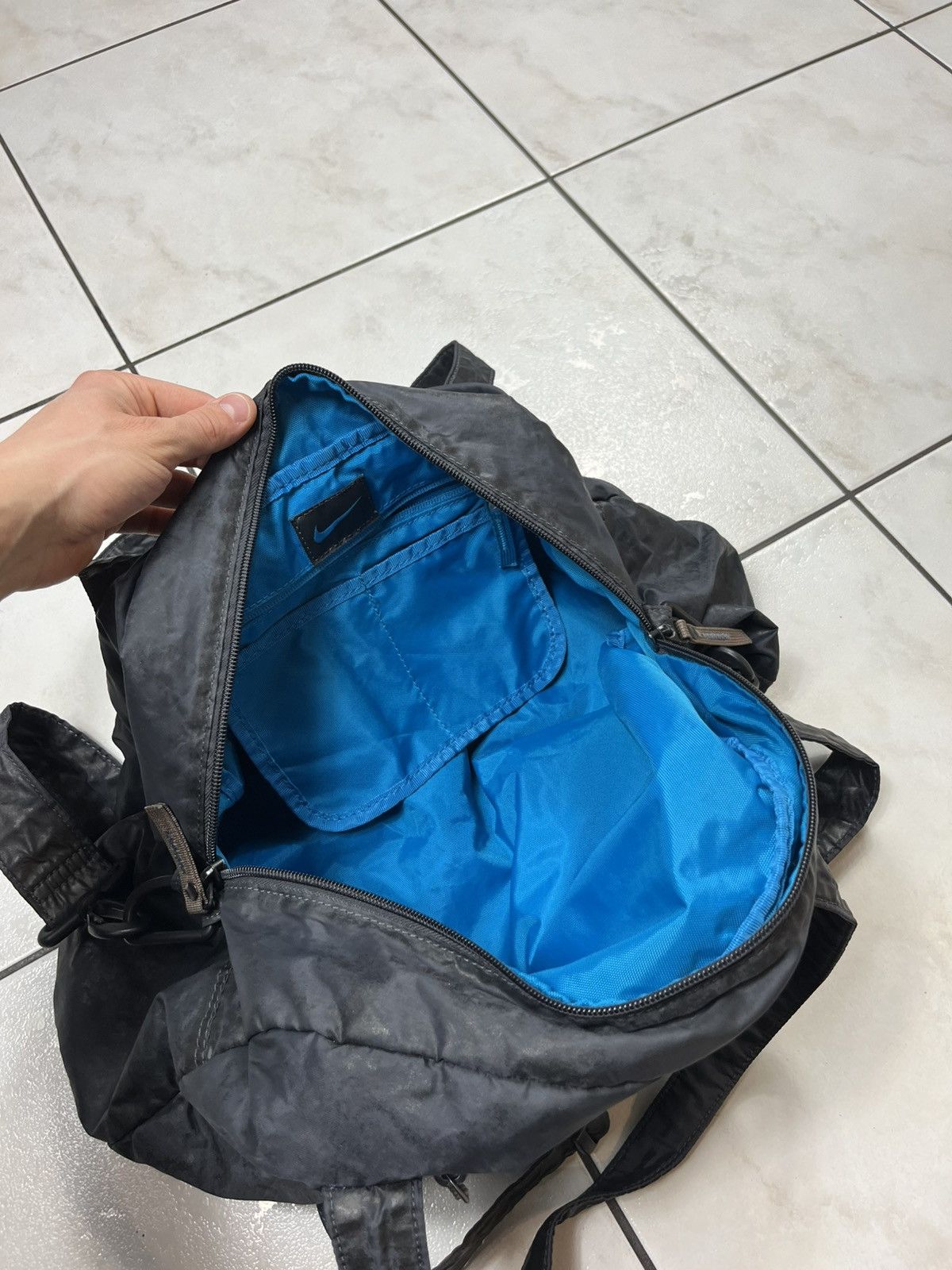 Nike × Vintage Vintage Nike y2k sport gym bag small travel crossbody swoosh Size ONE SIZE - 13 Thumbnail