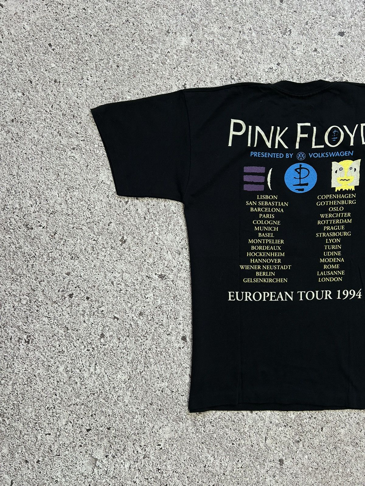 Band Tees × Pink Floyd × Vintage Vintage 90s Pink Floyd European Tour 1994 Rock Band T-Shirt Size US L / EU 52-54 / 3 - 7 Thumbnail
